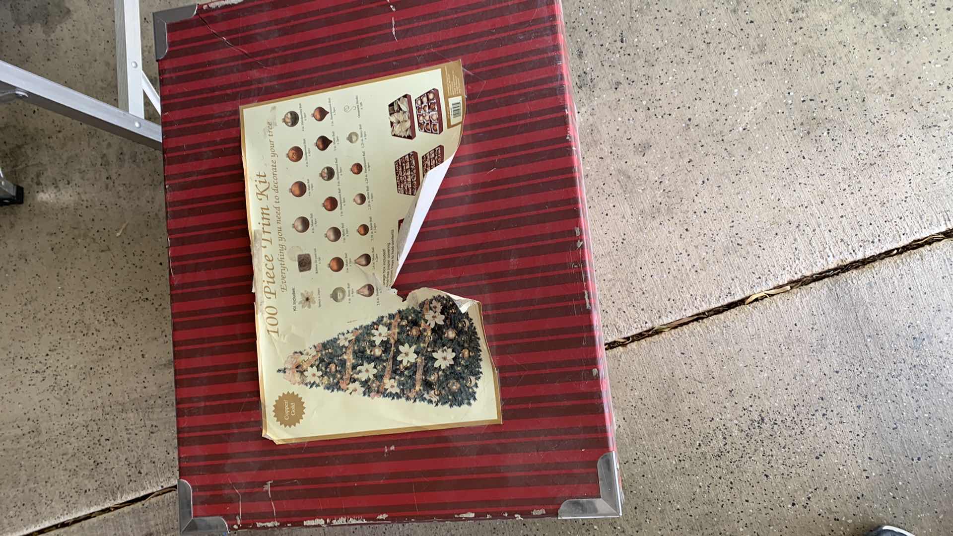 Photo 1 of CHRISTITAS DECORATIONS - 100 PIECE TRIM THE TREE KT