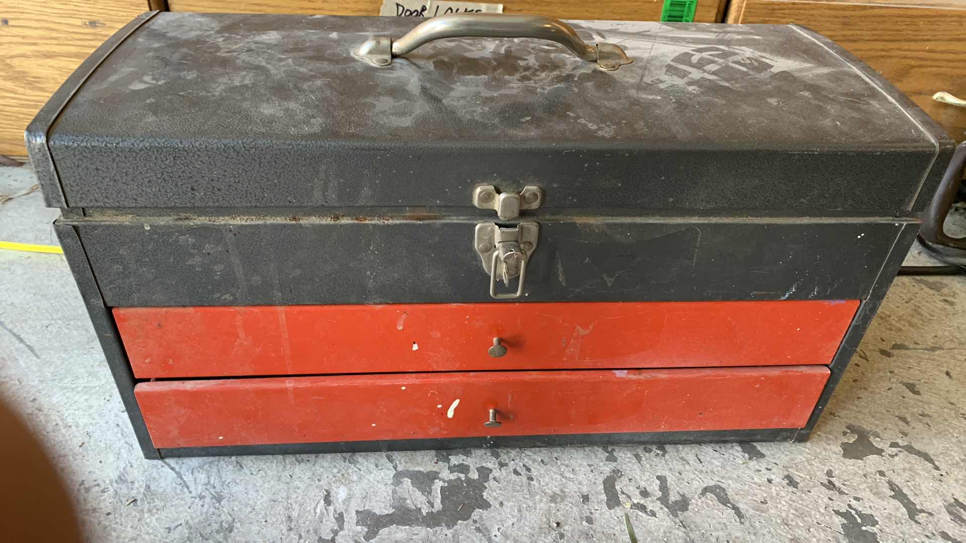 Photo 1 of METAL TOOL BOX