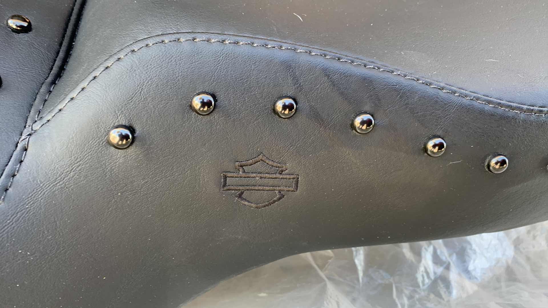 Photo 1 of HARLEY DAVIDSON 1996-2003 DYNA BLACK STUDDED HD LOGO RIDER PASSENGER 2 UP LEATHER SEAT