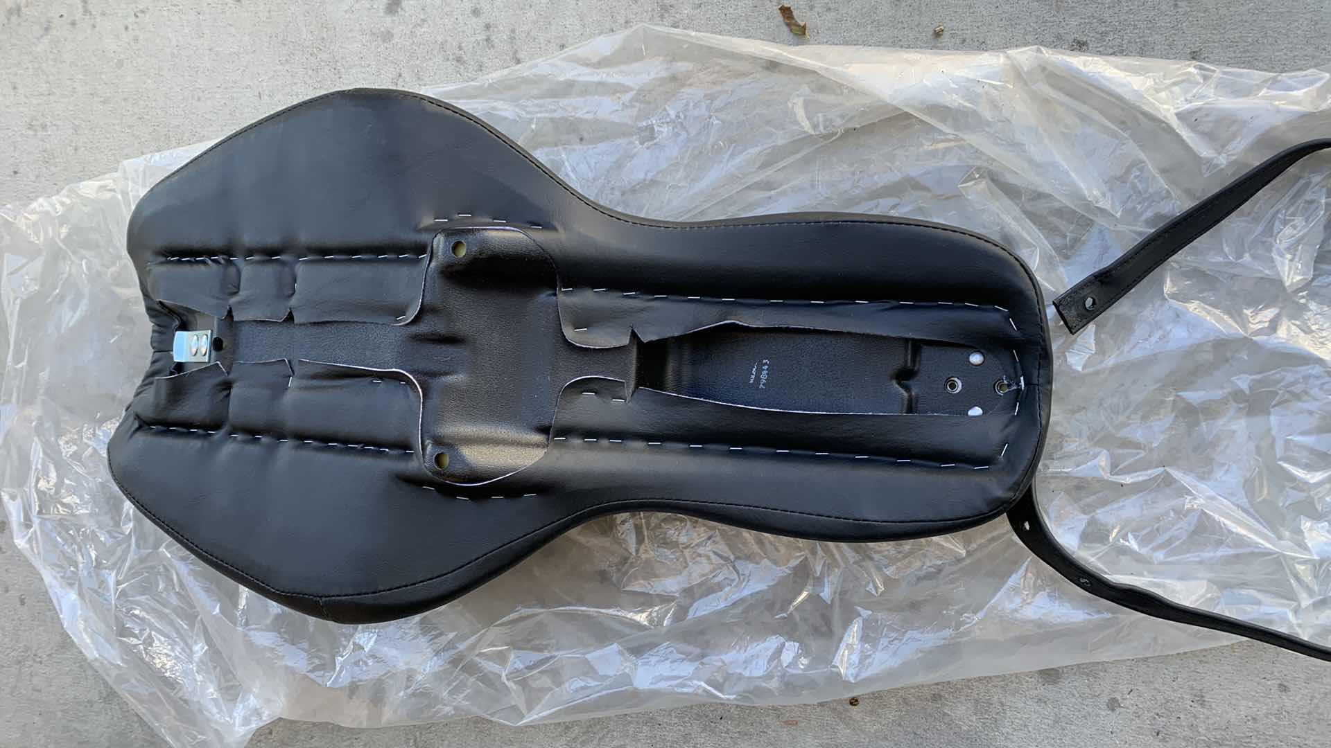 Photo 1 of HARLEY DAVIDSON 1996-2003 DYNA BLACK STUDDED HD LOGO RIDER PASSENGER 2 UP LEATHER SEAT