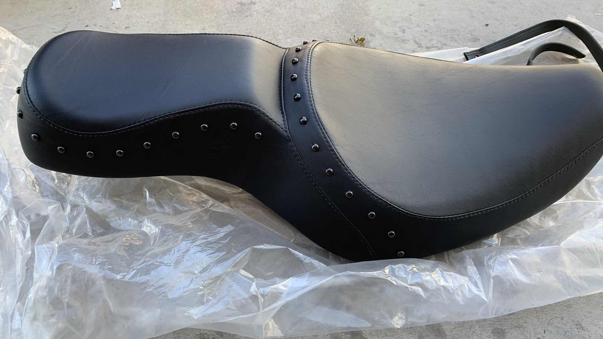 Photo 1 of HARLEY DAVIDSON 1996-2003 DYNA BLACK STUDDED HD LOGO RIDER PASSENGER 2 UP LEATHER SEAT