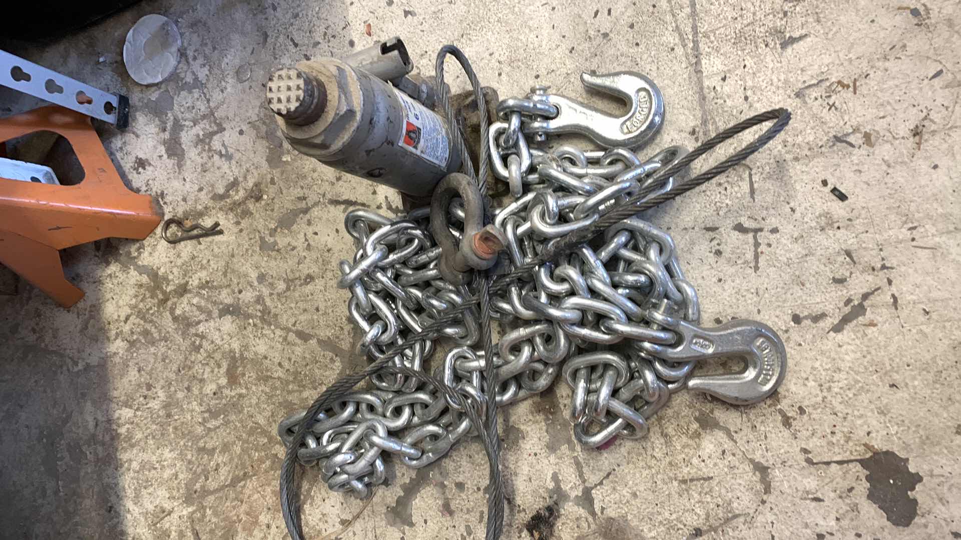 Photo 1 of HEAVY DUTY TOWING CHAIN AND CARD JACK