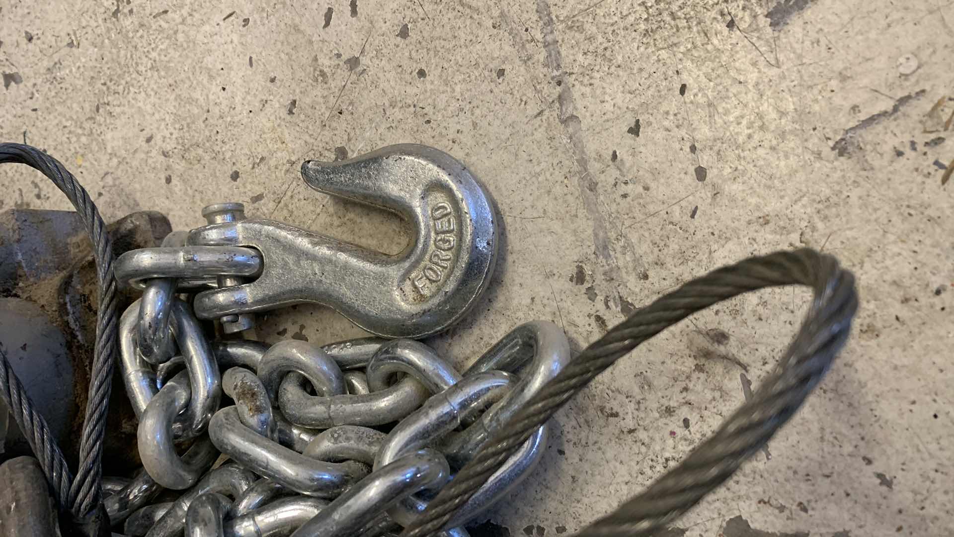 Photo 1 of HEAVY DUTY TOWING CHAIN AND CARD JACK