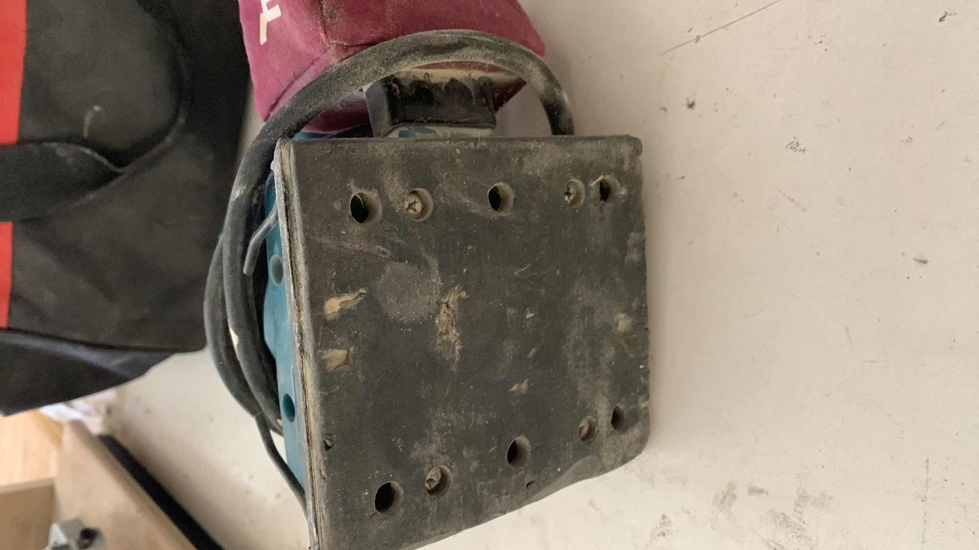 Photo 4 of MAKITA FINISHING SANDER BO4550