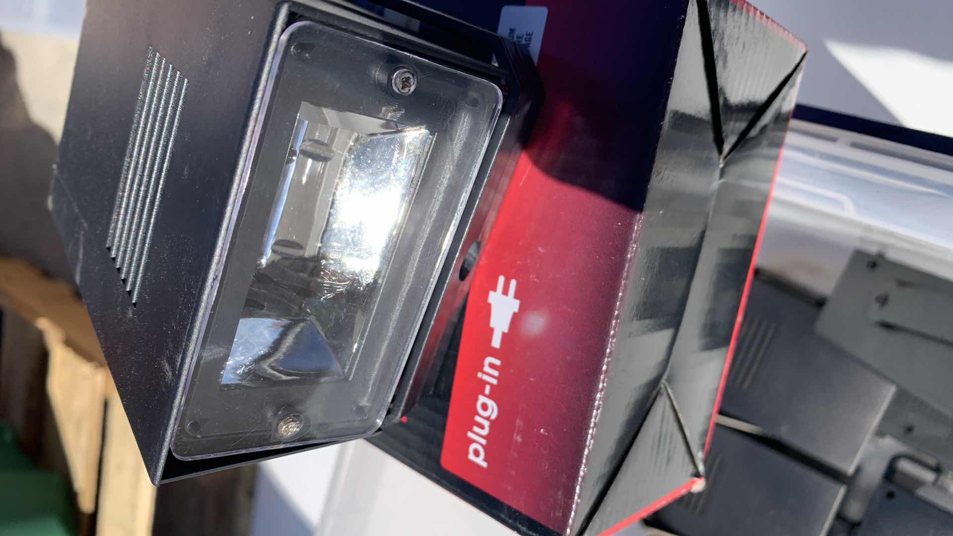 Photo 2 of BATTERY POWERED OUTDOOR STROBE LIGHTS