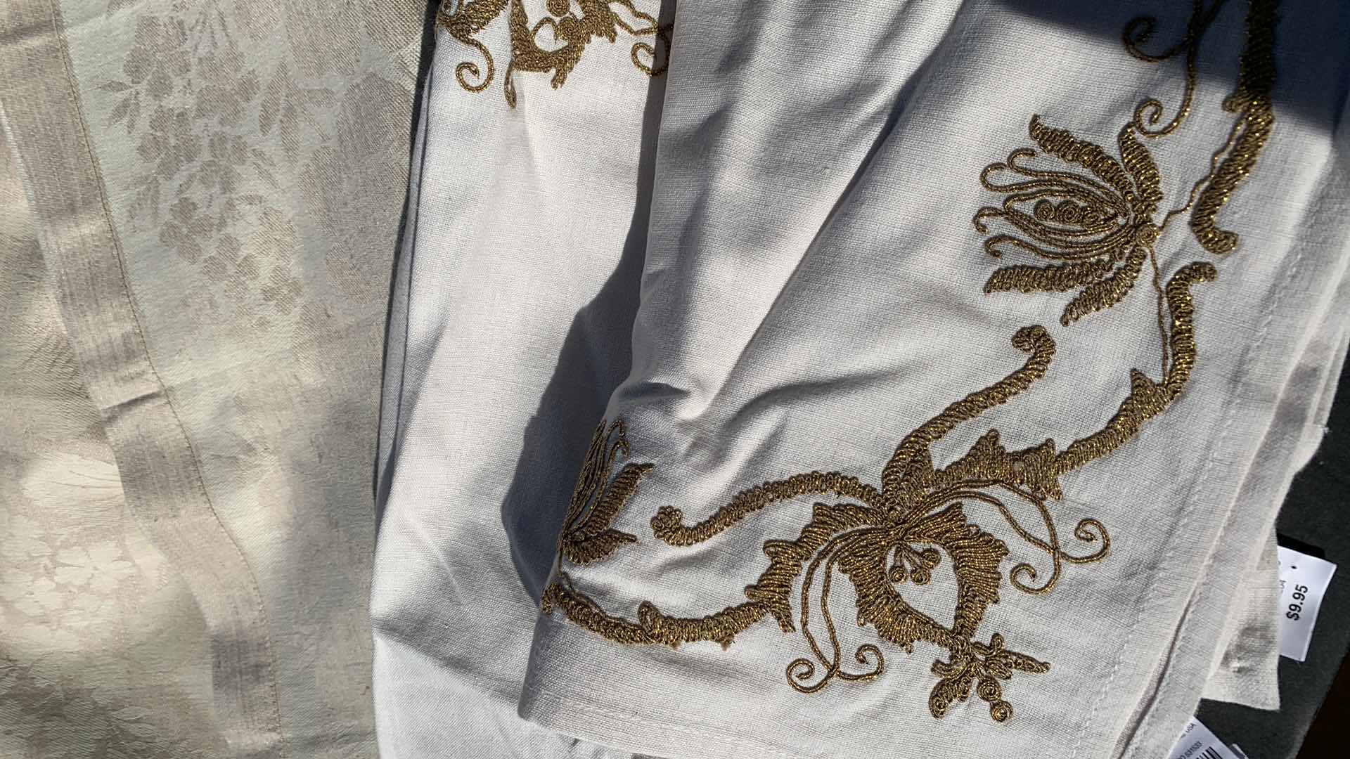 Photo 1 of 19 WILLIAM SONOMA TABLE PLACE MATS AND TABLE RUNNER