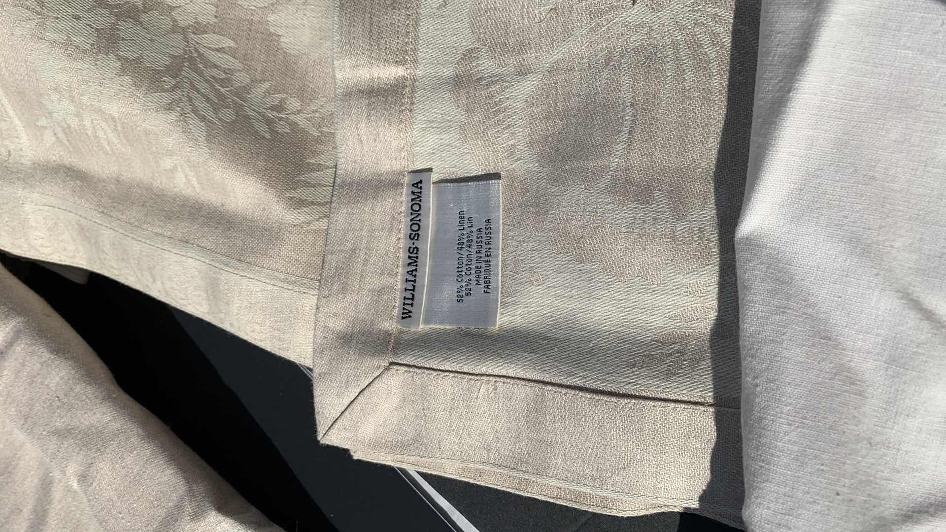 Photo 1 of 19 WILLIAM SONOMA TABLE PLACE MATS AND TABLE RUNNER