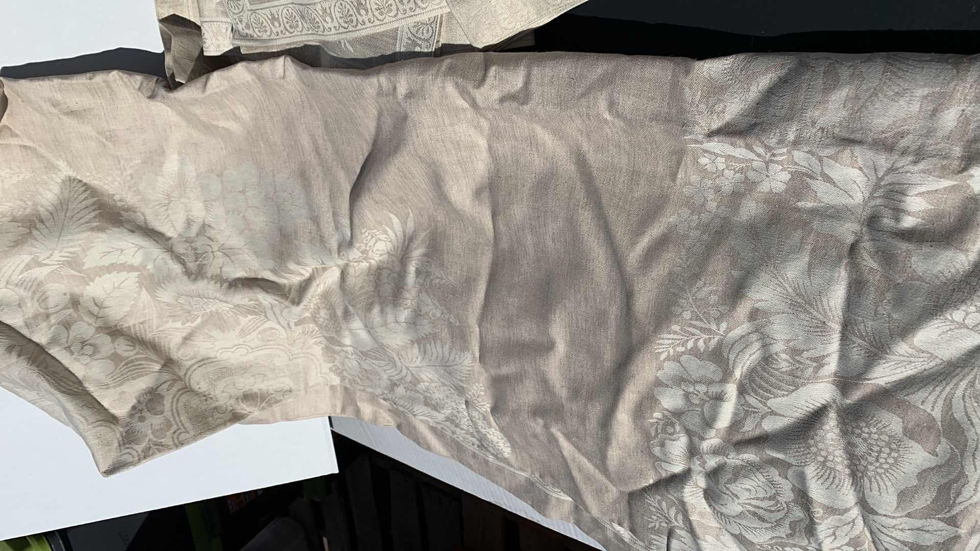 Photo 1 of 19 WILLIAM SONOMA TABLE PLACE MATS AND TABLE RUNNER