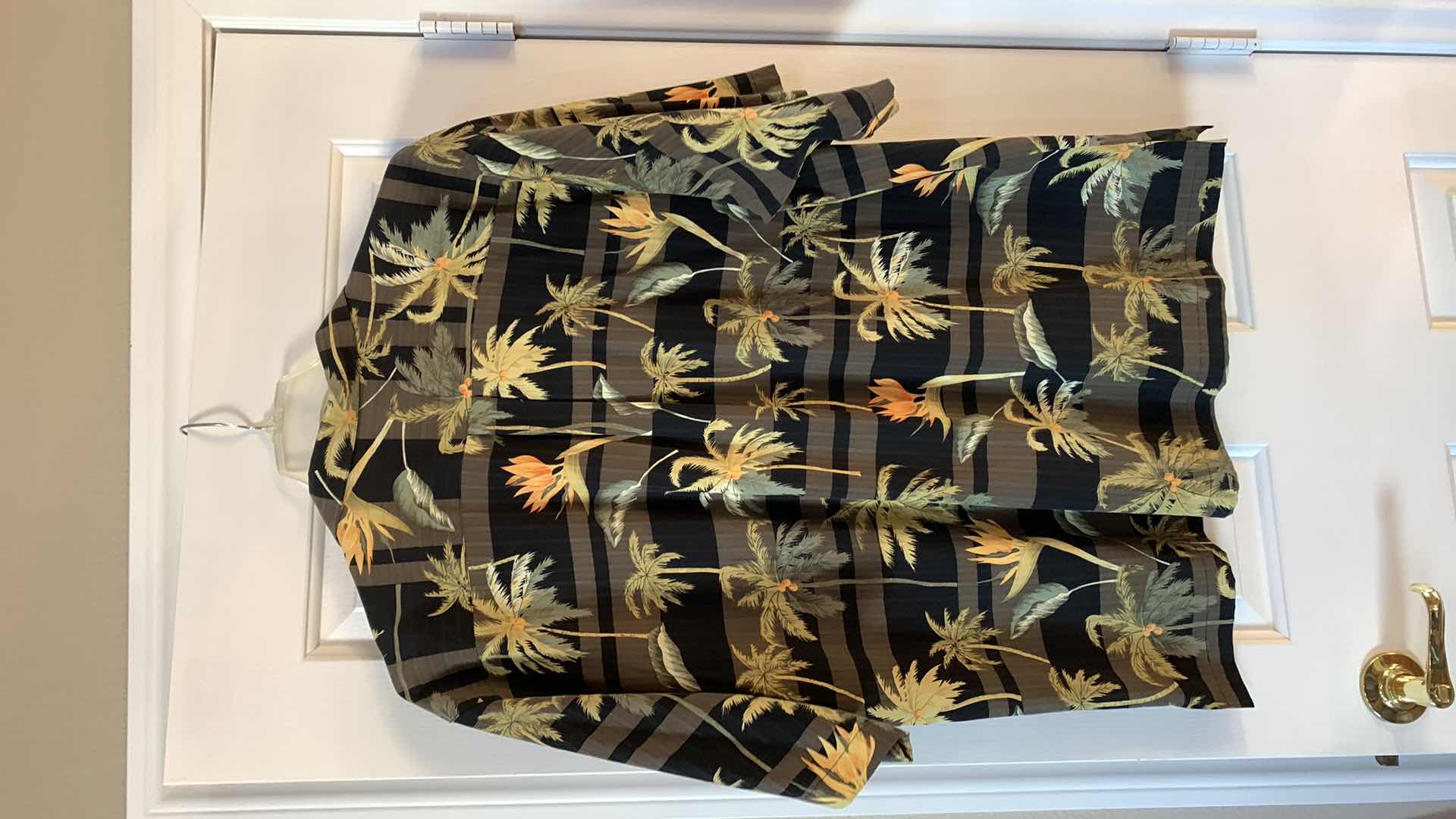 Photo 1 of MENS TOMMY BAHAMA 100% SILK SHIRT SIZE XL