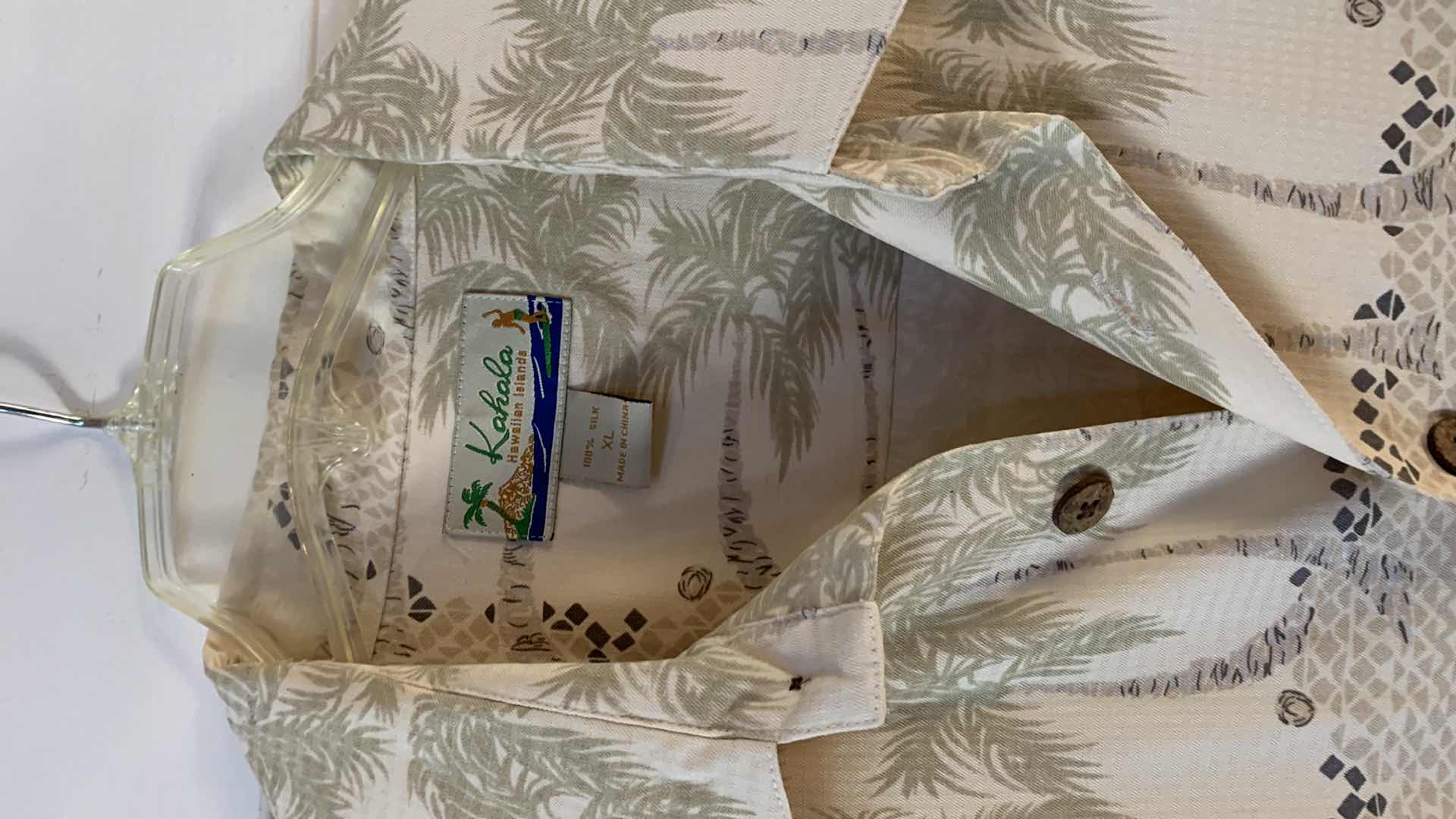 Photo 1 of MENS KAHALA 100% SILK SHIRT SIZE XL