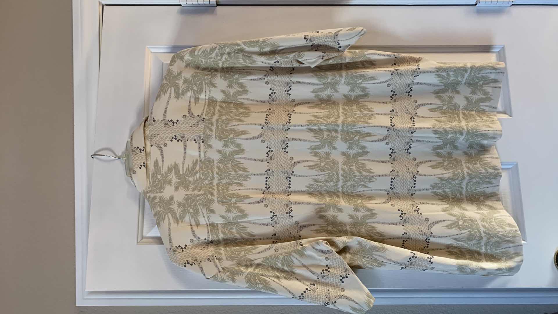 Photo 1 of MENS KAHALA 100% SILK SHIRT SIZE XL