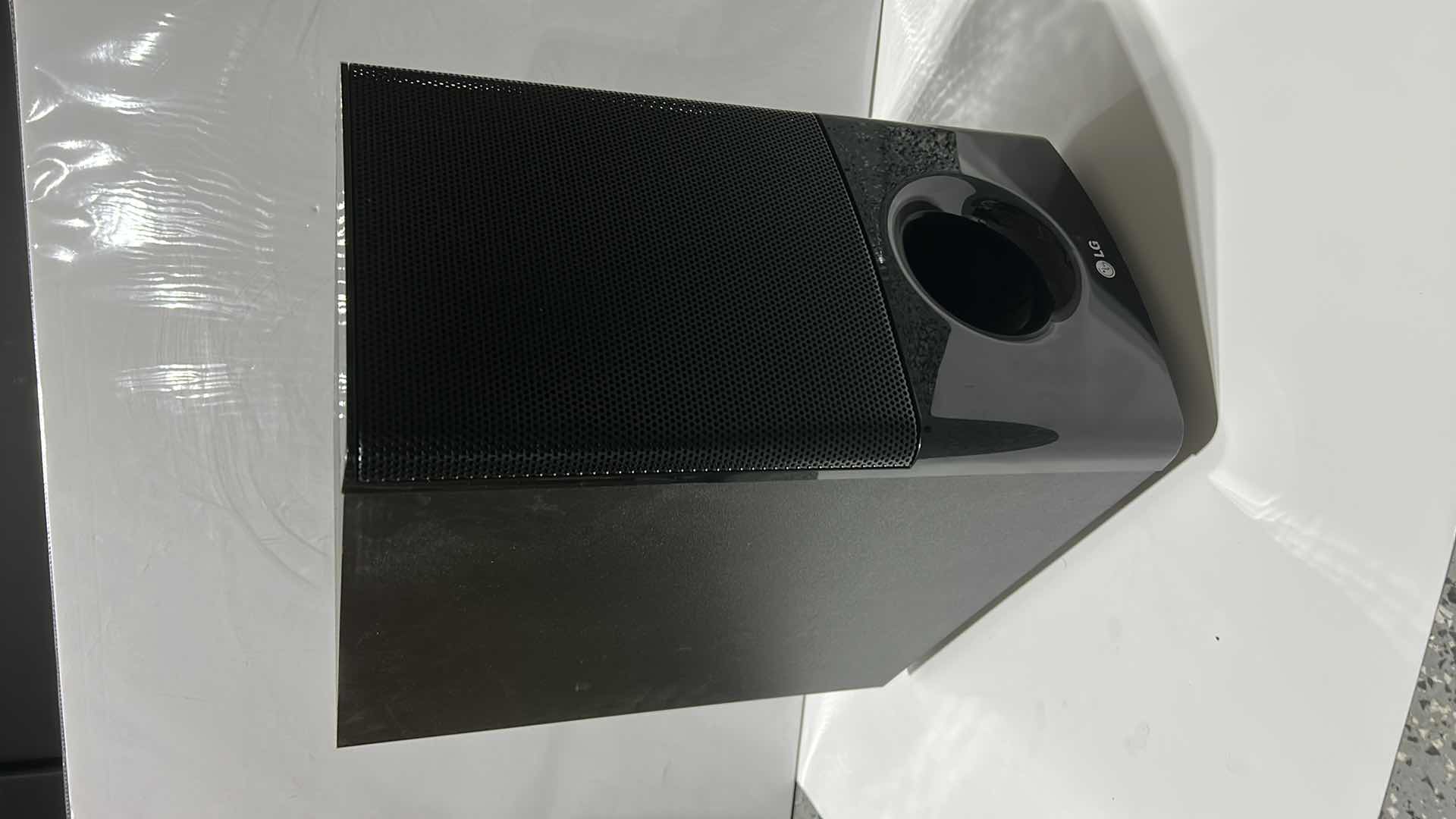 Photo 1 of LG SPEAKER SYSTEM