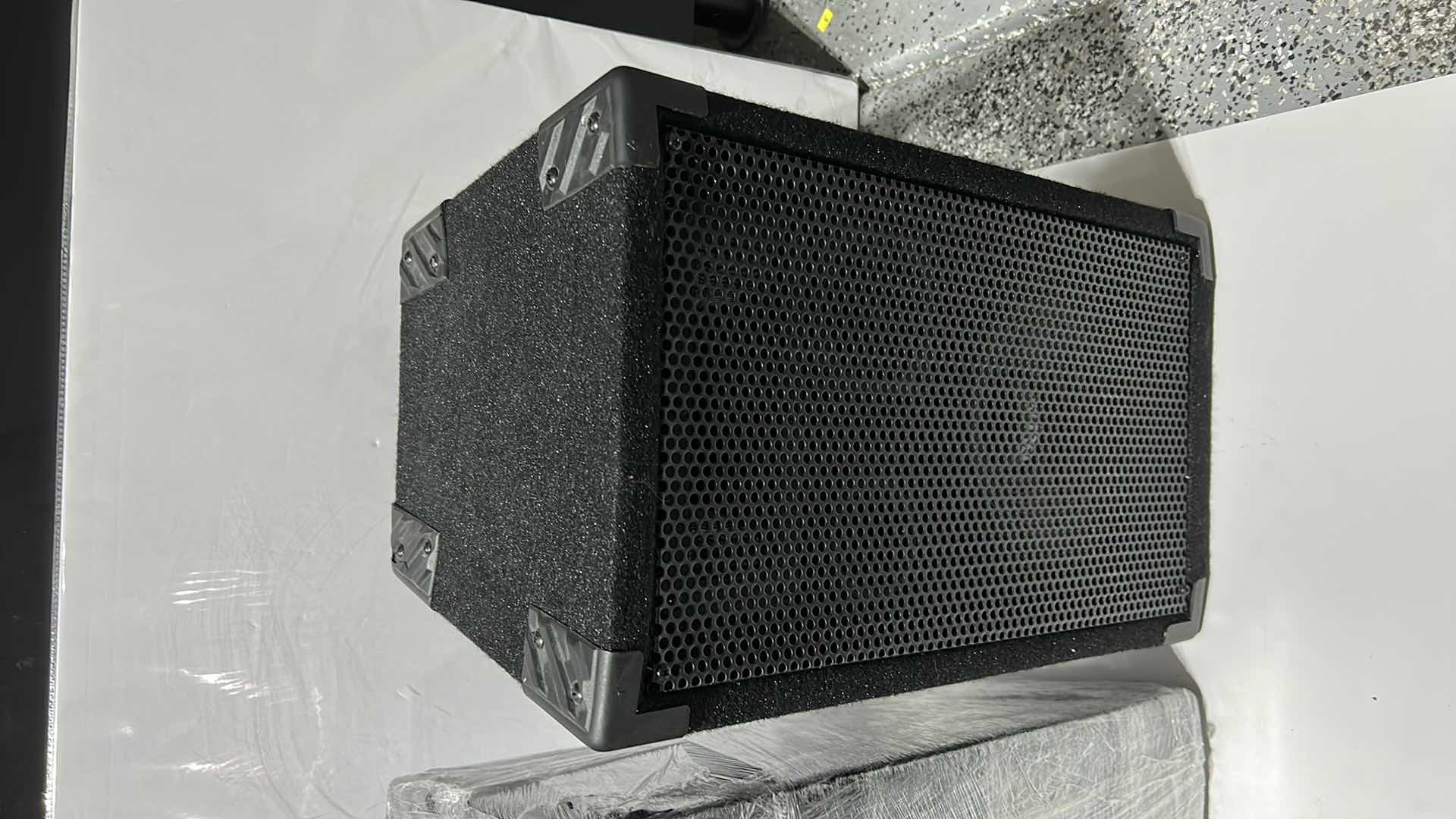 Photo 1 of 2 8” SUBWOOFER