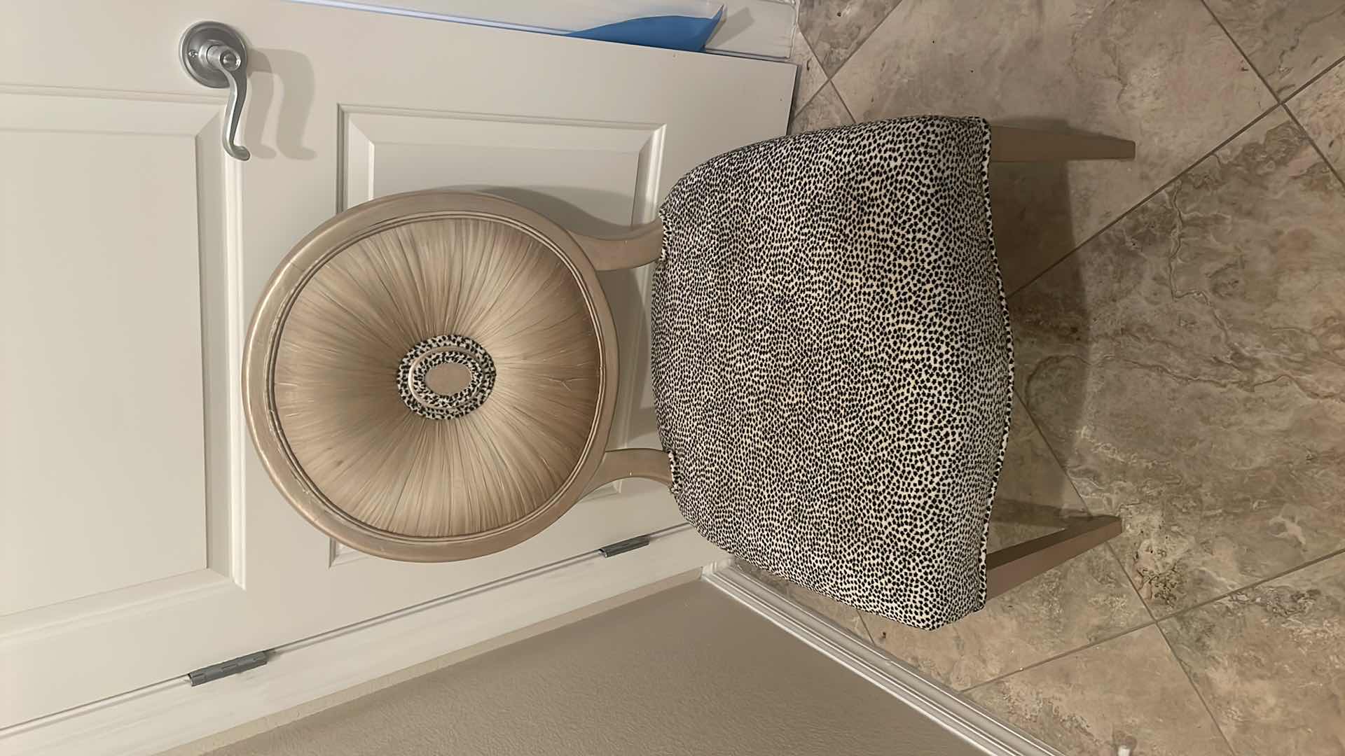 Photo 3 of 8 DINING CHAIRS ONE WITH BROKEN TOP