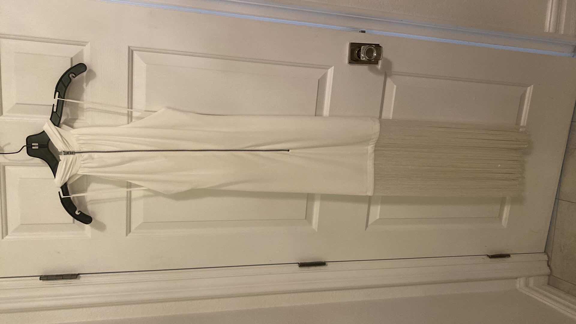 View 5 of  NWT BEAUTIFUL WOMENS SIZE 8 DESIGNER ALICE & OLIVIA STEPH TWIST NK FRINGE DRESS IN OFF WHITE