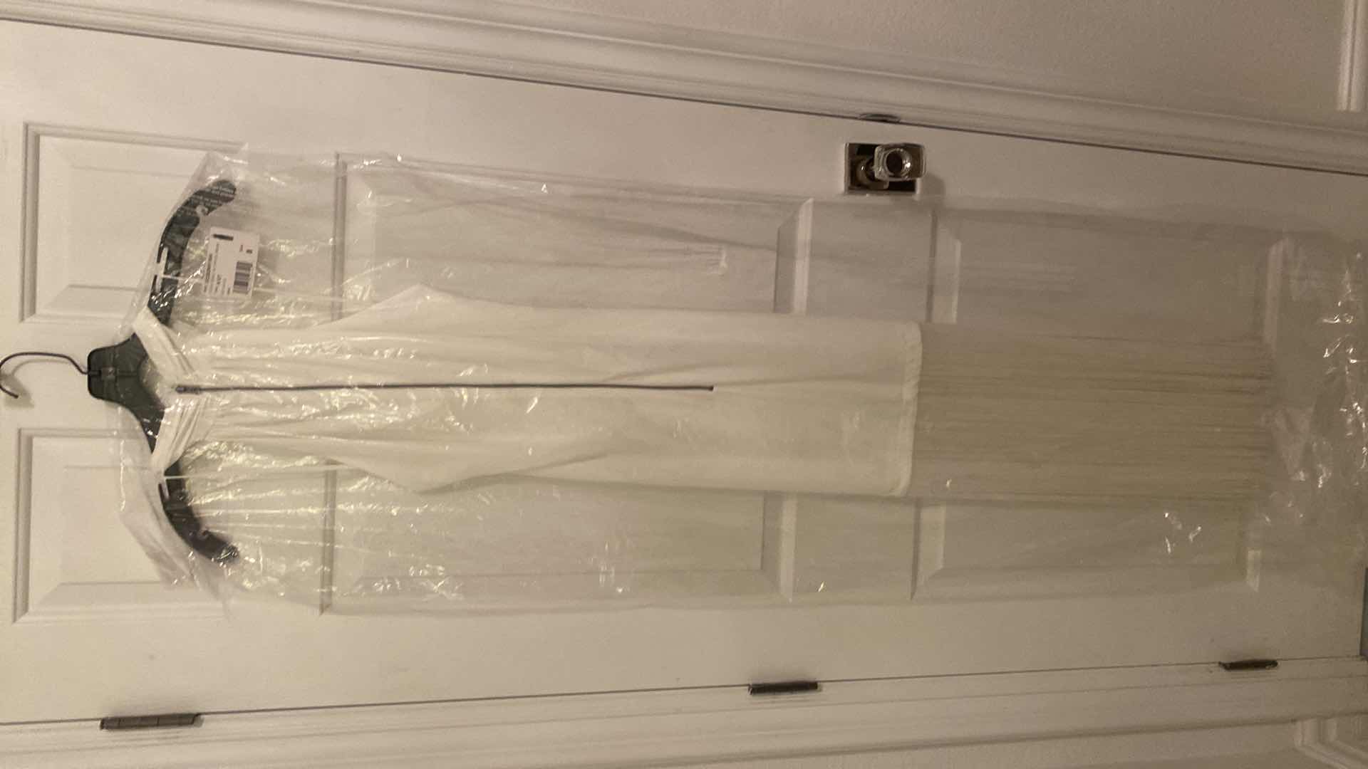 View 10 of  NWT BEAUTIFUL WOMENS SIZE 8 DESIGNER ALICE & OLIVIA STEPH TWIST NK FRINGE DRESS IN OFF WHITE