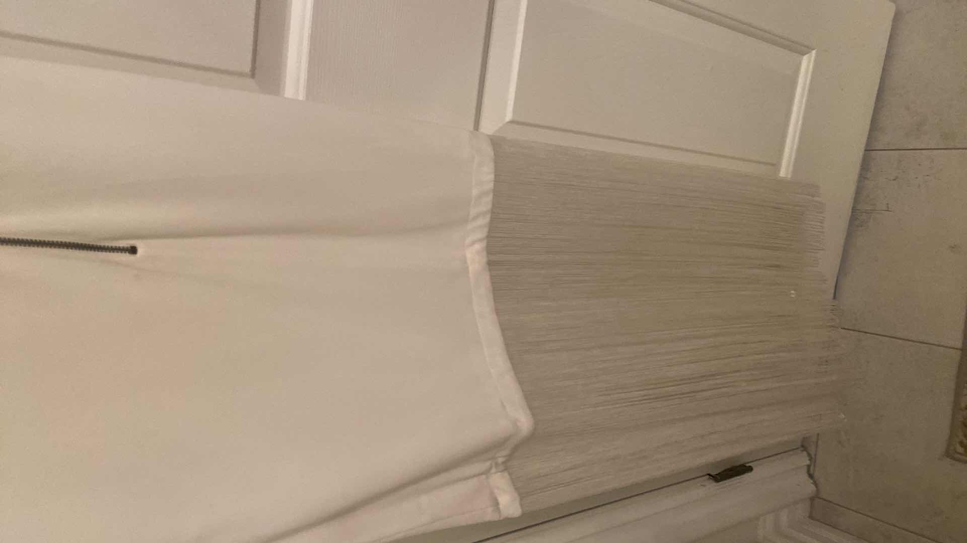 View 7 of  NWT BEAUTIFUL WOMENS SIZE 8 DESIGNER ALICE & OLIVIA STEPH TWIST NK FRINGE DRESS IN OFF WHITE