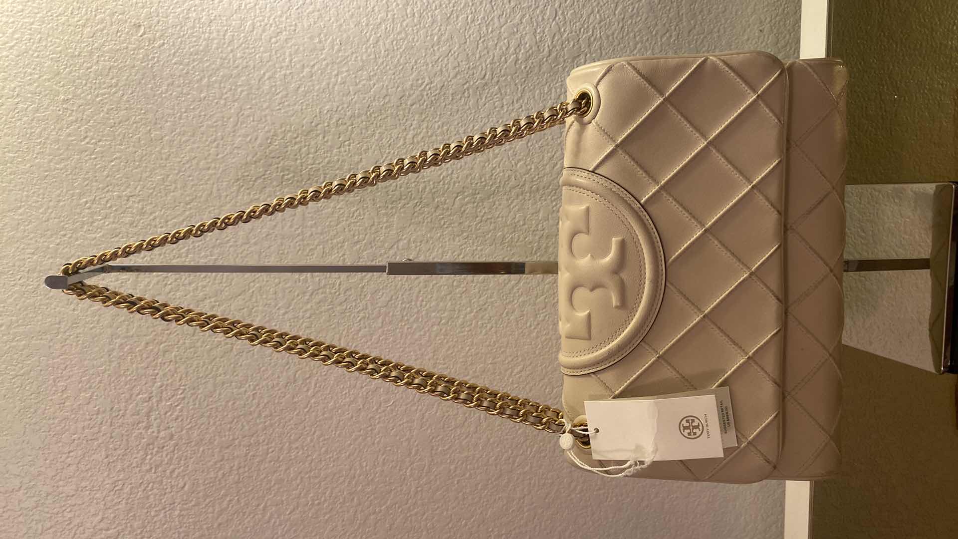 Photo 1 of  AUTHENTIC TORY BURCH WITH ORIGINAL TAG LARGE FLEMING SHOULDER BAG CREAM - SHOWS SOME WEAR INCLUDES DUST BAG