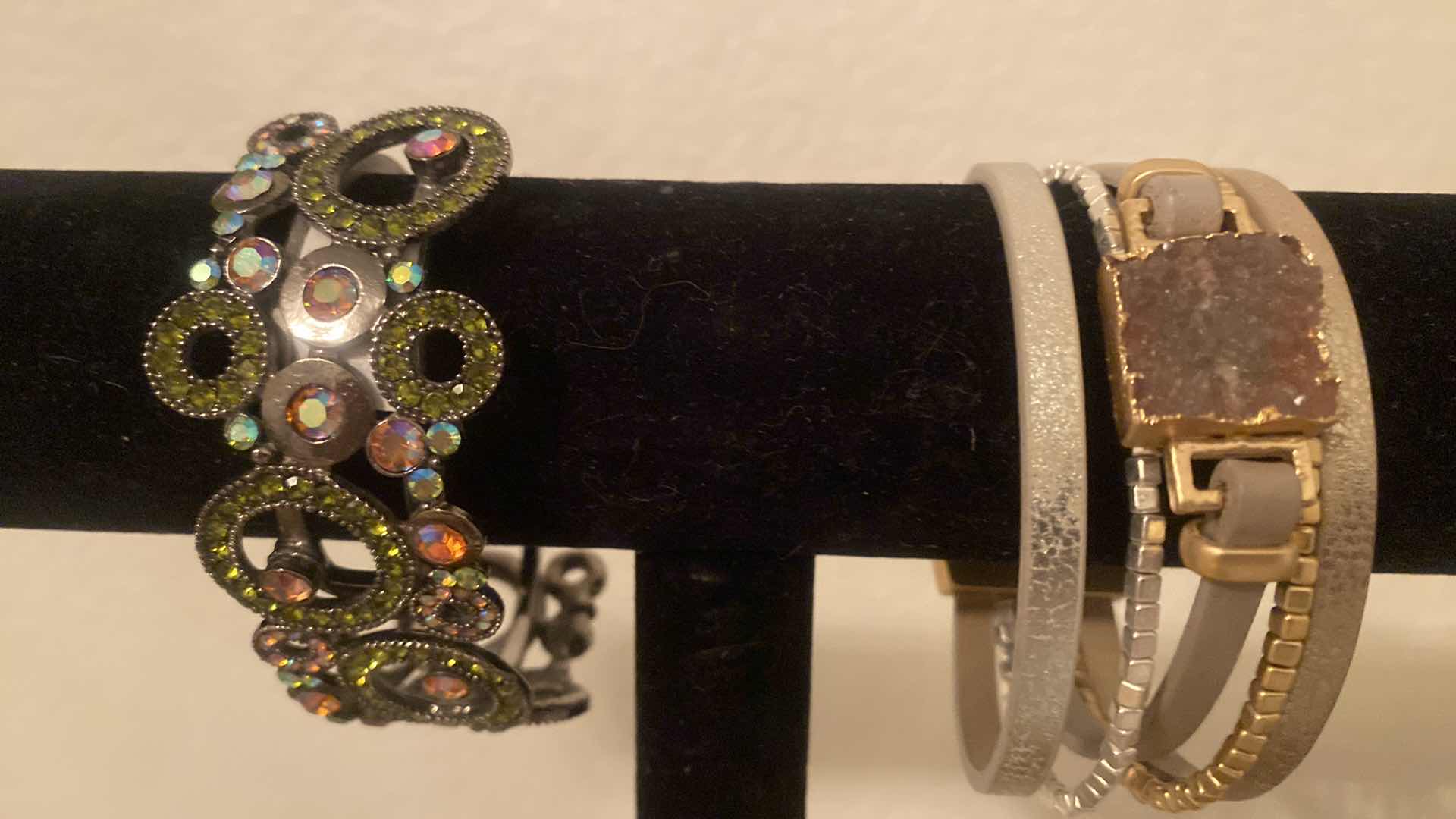 Photo 1 of PAIR OF BRACELETS COSTUME JEWELRY