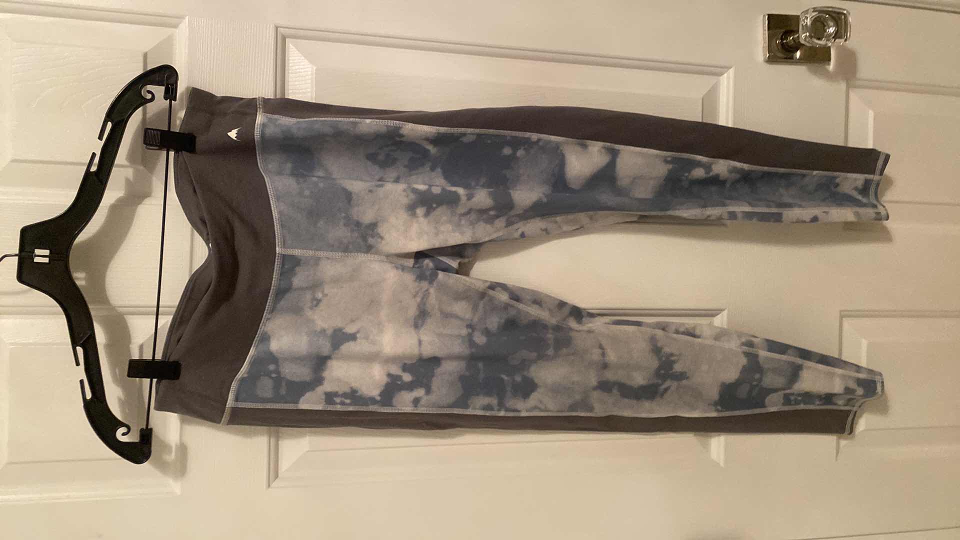 Photo 1 of BURTONS  DRYRIDE SNOW GEAR LADIES TOP SIZE MEDIUM (OVERSIZED) & SIZE LARGE PANTS