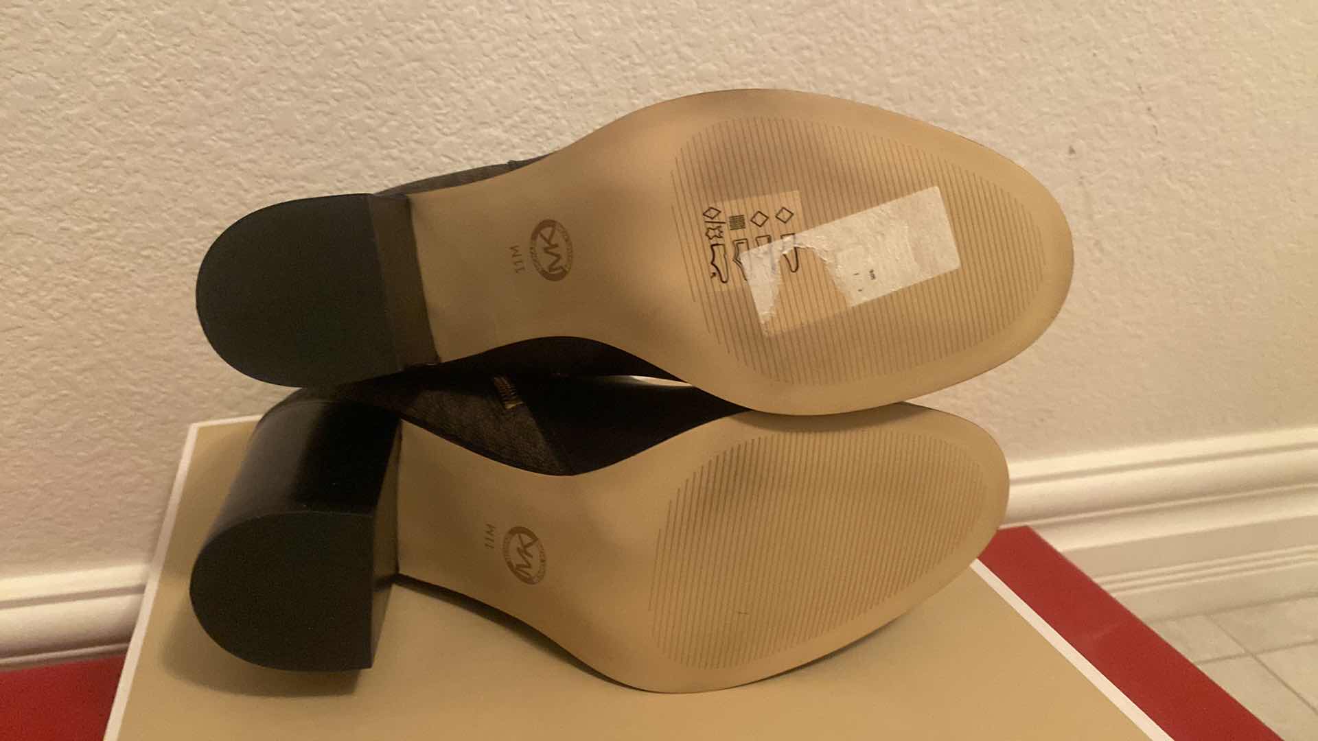 Photo 1 of NEW IN BOX LADIES SIZE 11 MICHAEL KORS DARCY BOOTS