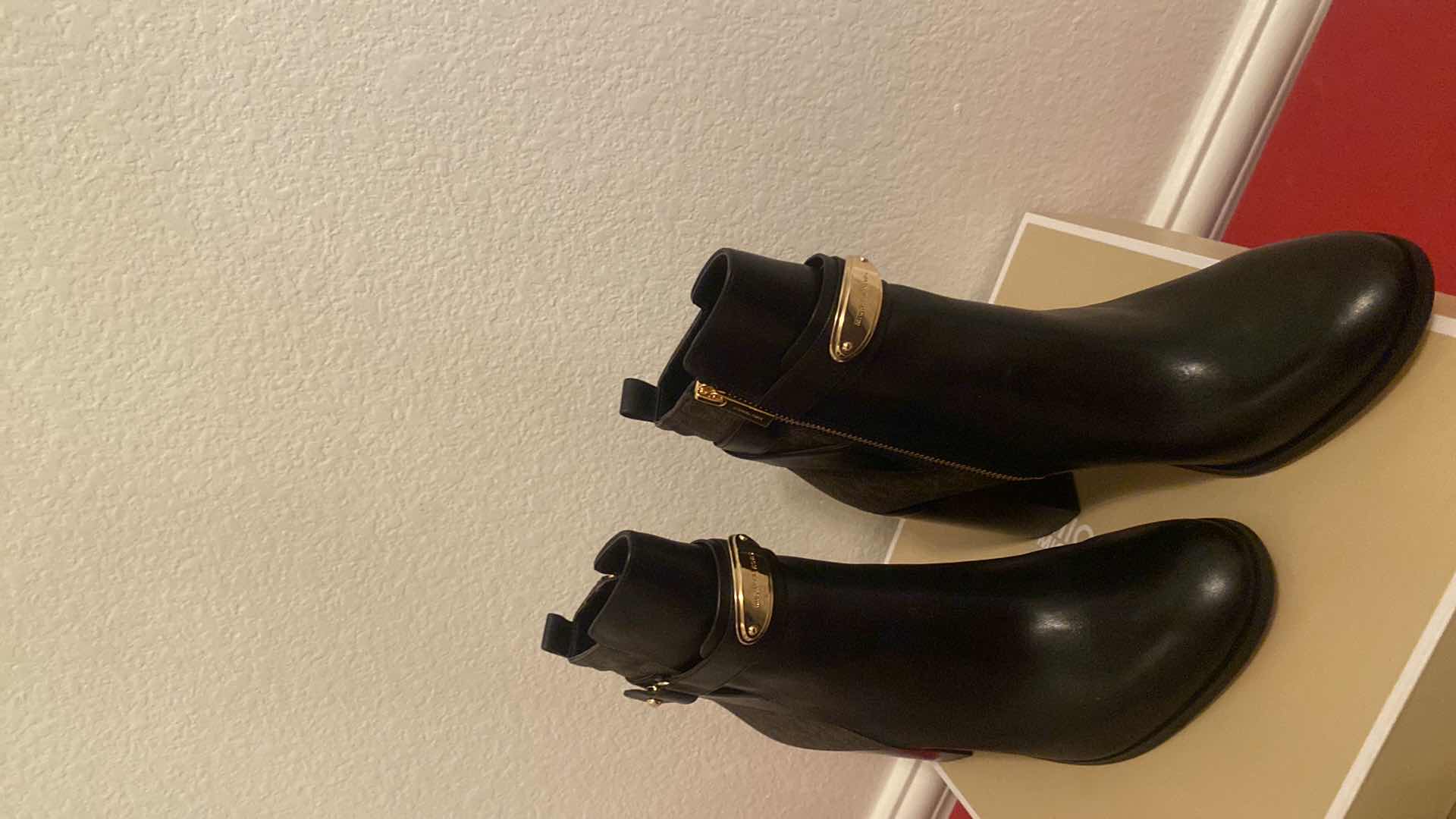 Photo 1 of NEW IN BOX LADIES SIZE 11 MICHAEL KORS DARCY BOOTS