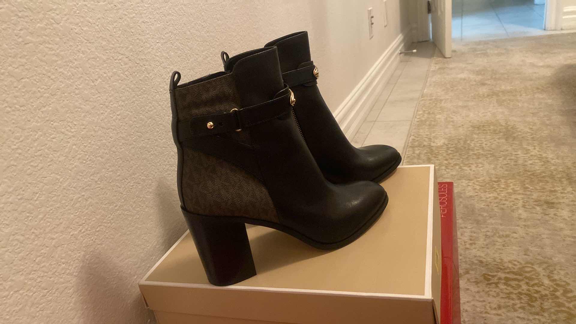 Photo 1 of NEW IN BOX LADIES SIZE 11 MICHAEL KORS DARCY BOOTS