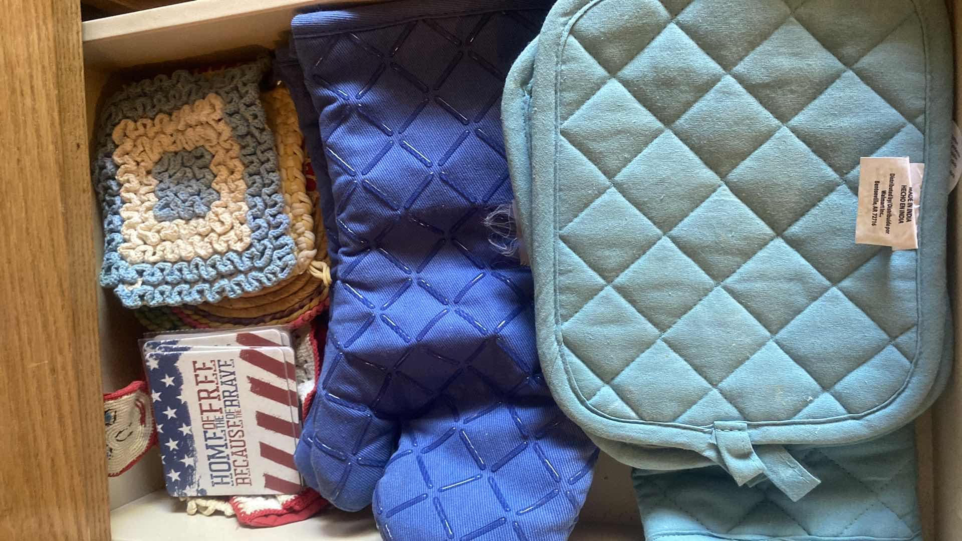 Photo 1 of CONTENTS KITCHEN CABINET - 4 DRAWERS - JUNK - POT HOLDERS & TOWELS