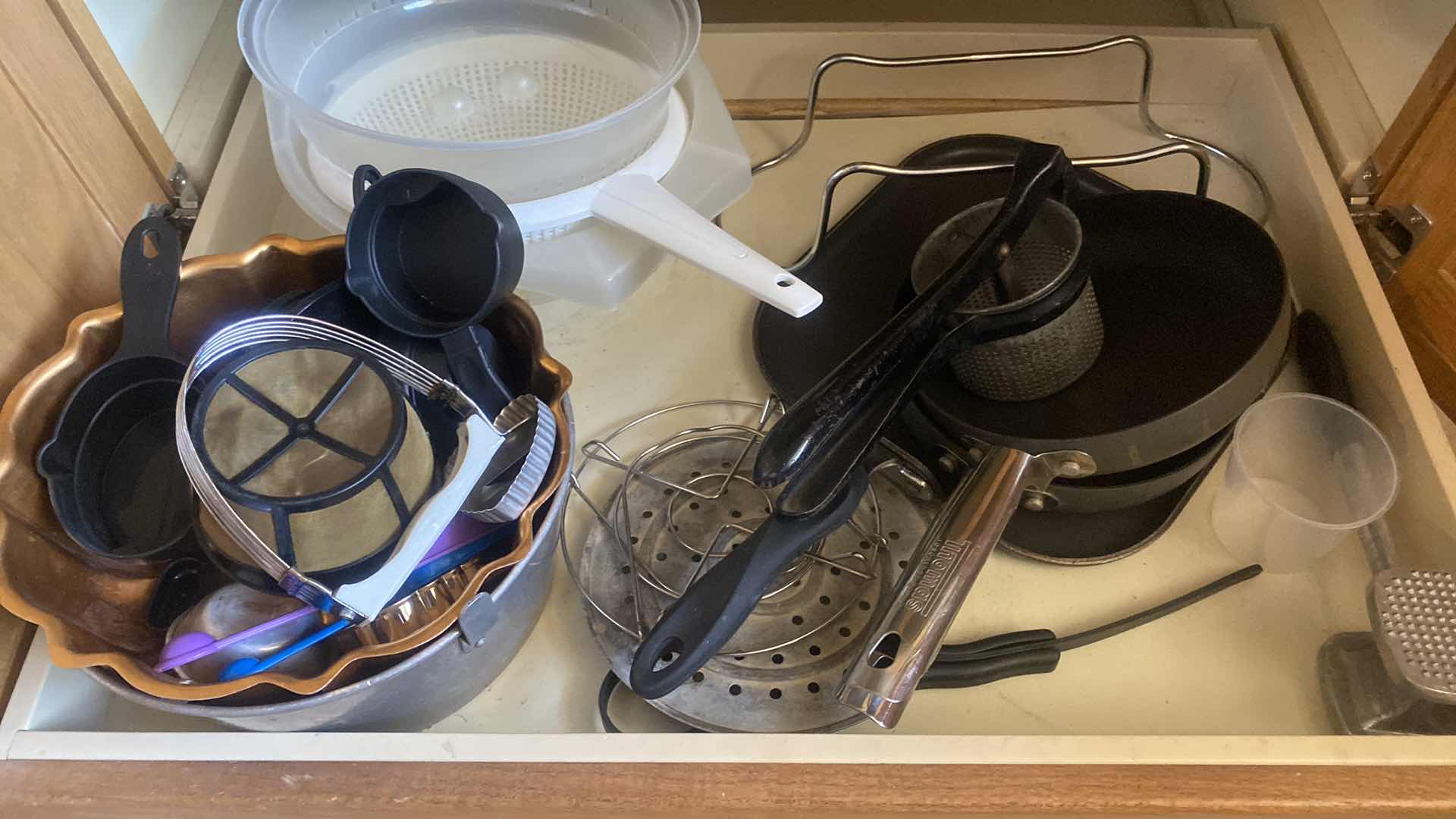 Photo 1 of CONTENTS KITCHEN CABINET - 1 SHELF BUNDT PAN & MORE