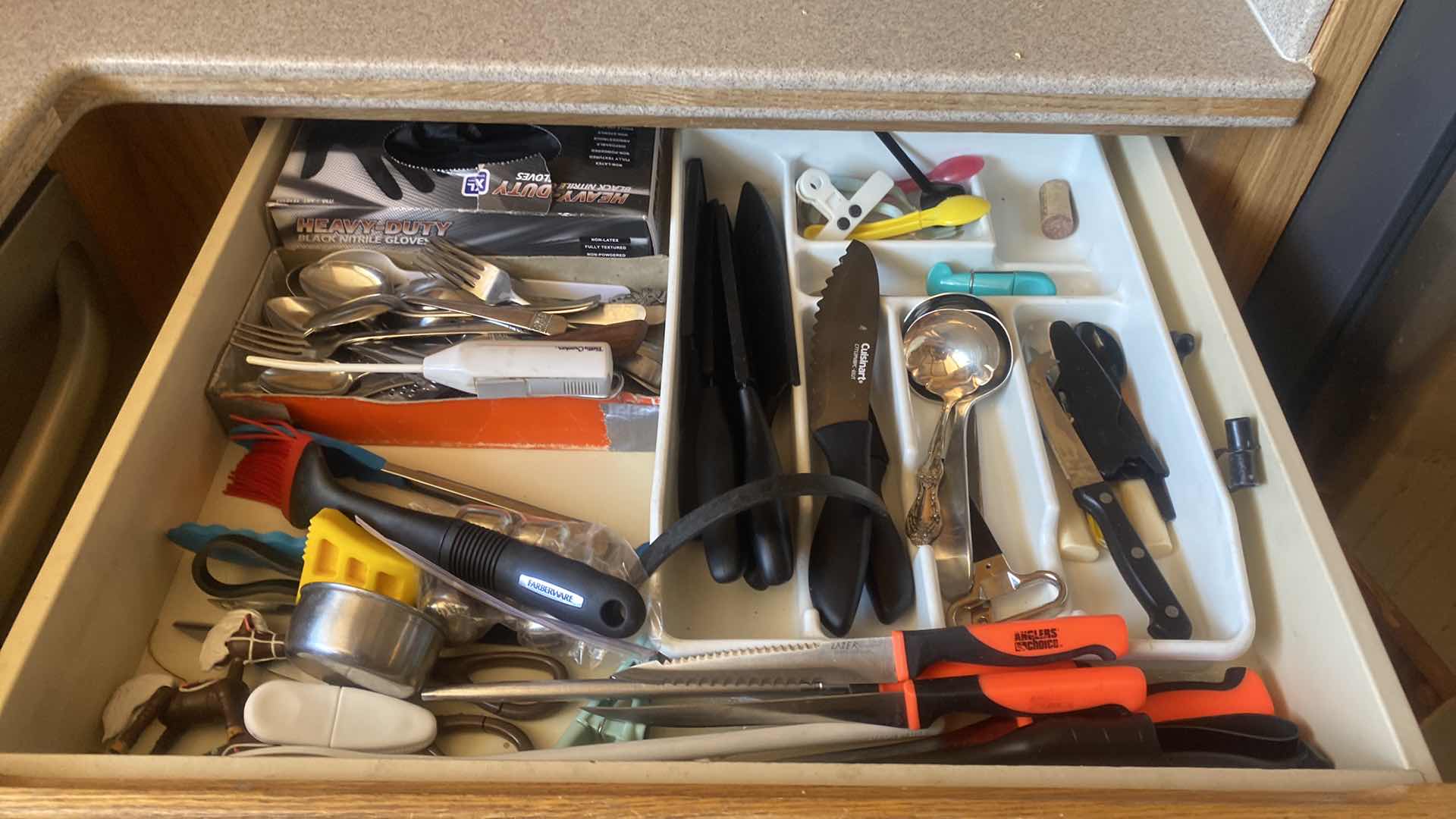Photo 1 of CONTENTS OF KITCHEN CABINET - DRAWER WITH KNIVES, SILVERWARE