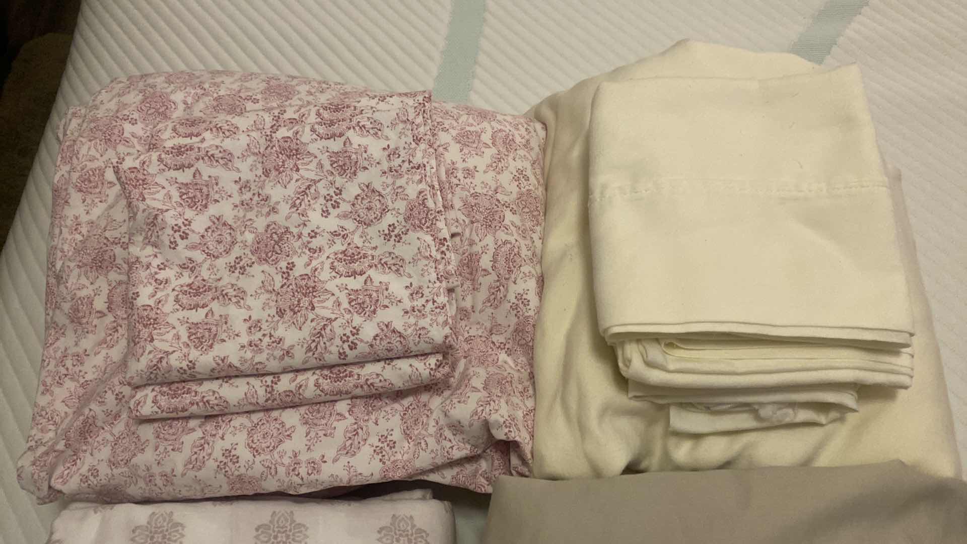 Photo 1 of 4-QUEEN SHEET SETS