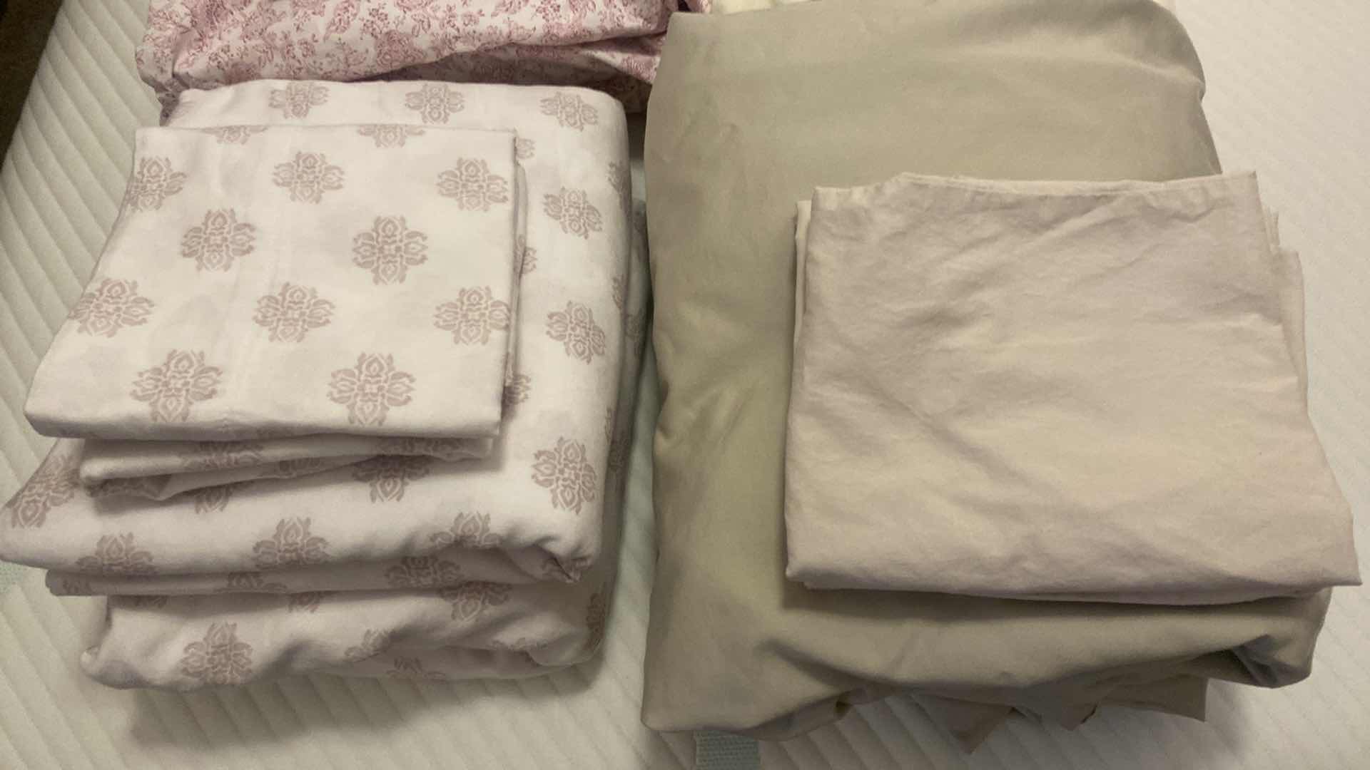 Photo 1 of 4-QUEEN SHEET SETS