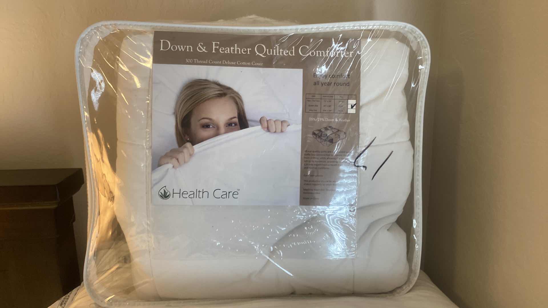 Photo 1 of QUEEN MATTRESS PAD & 6 PILLOWS