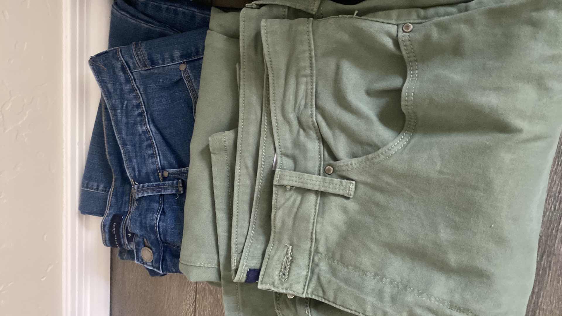 Photo 4 of 5-LADIES SIZE 14S CHARTER CLUB JEANS & 2 SIZE SMALL T SHIRTS