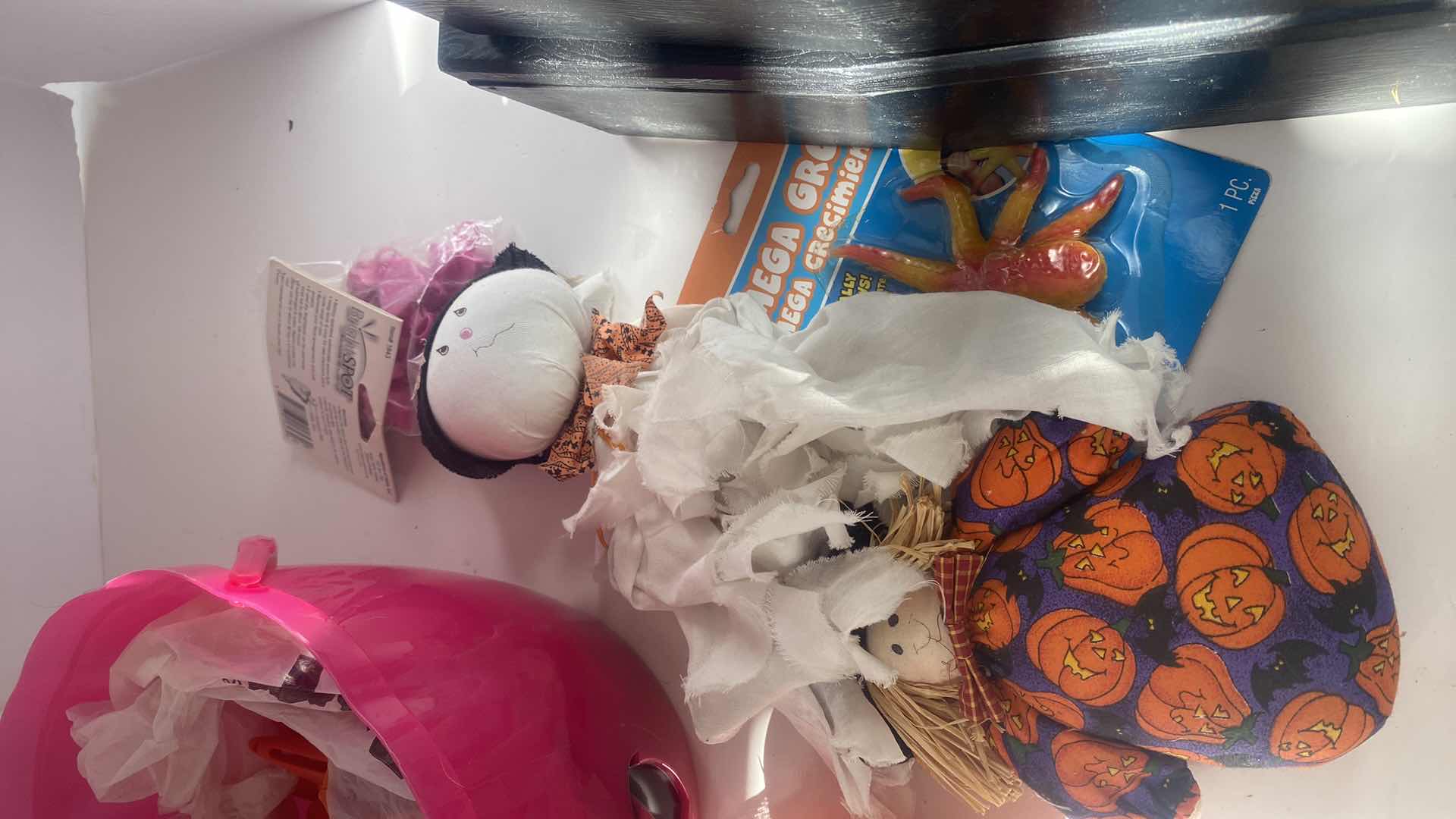 Photo 1 of HALLOWEEN DECOR & PUMPKIN CARVING TOOLS