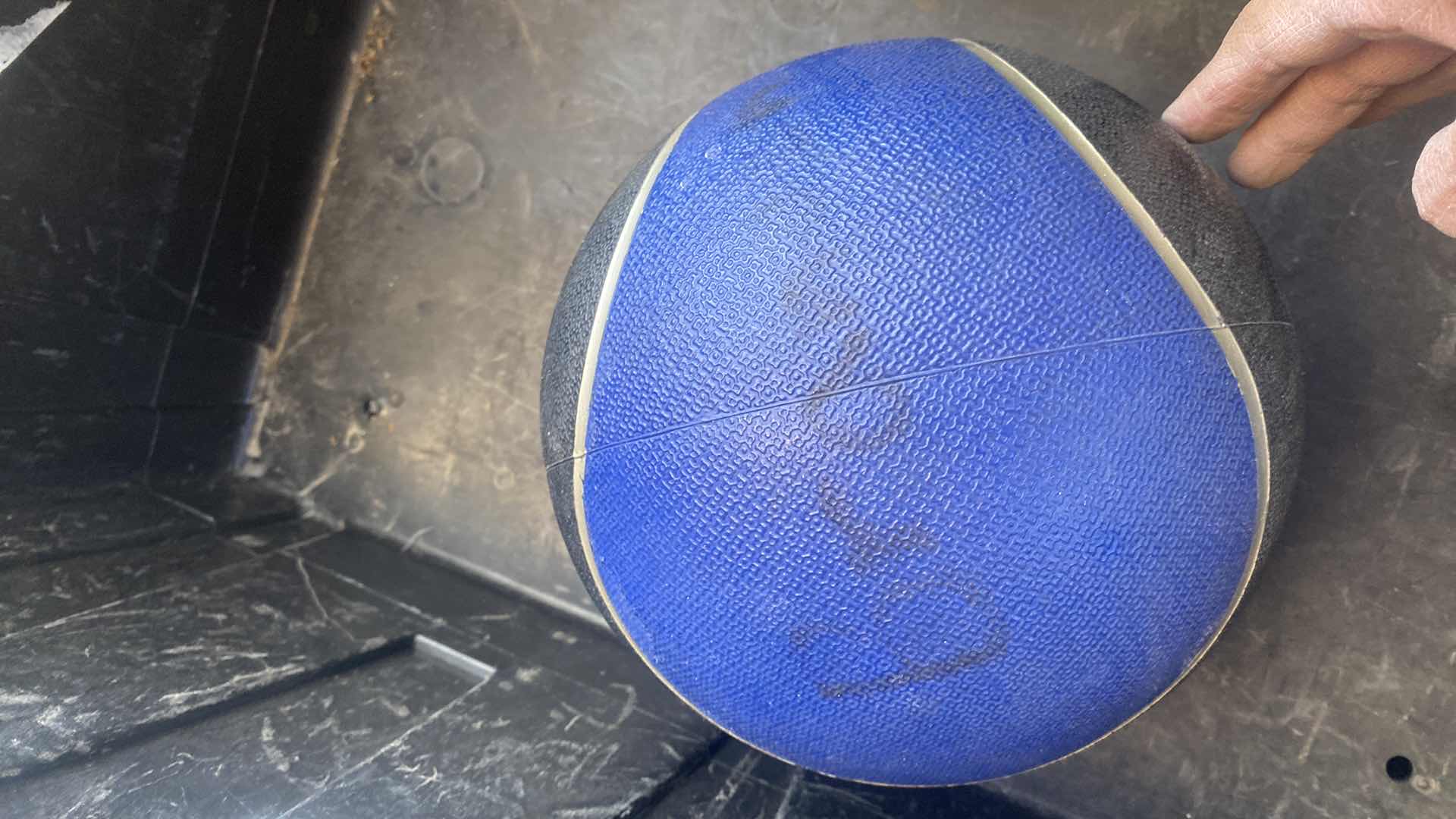 Photo 1 of 6 lb CAP BALL