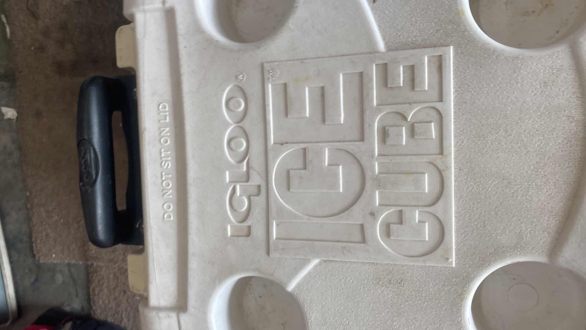 Photo 1 of IGLOO CUBE WITH 4 ICE PACKS