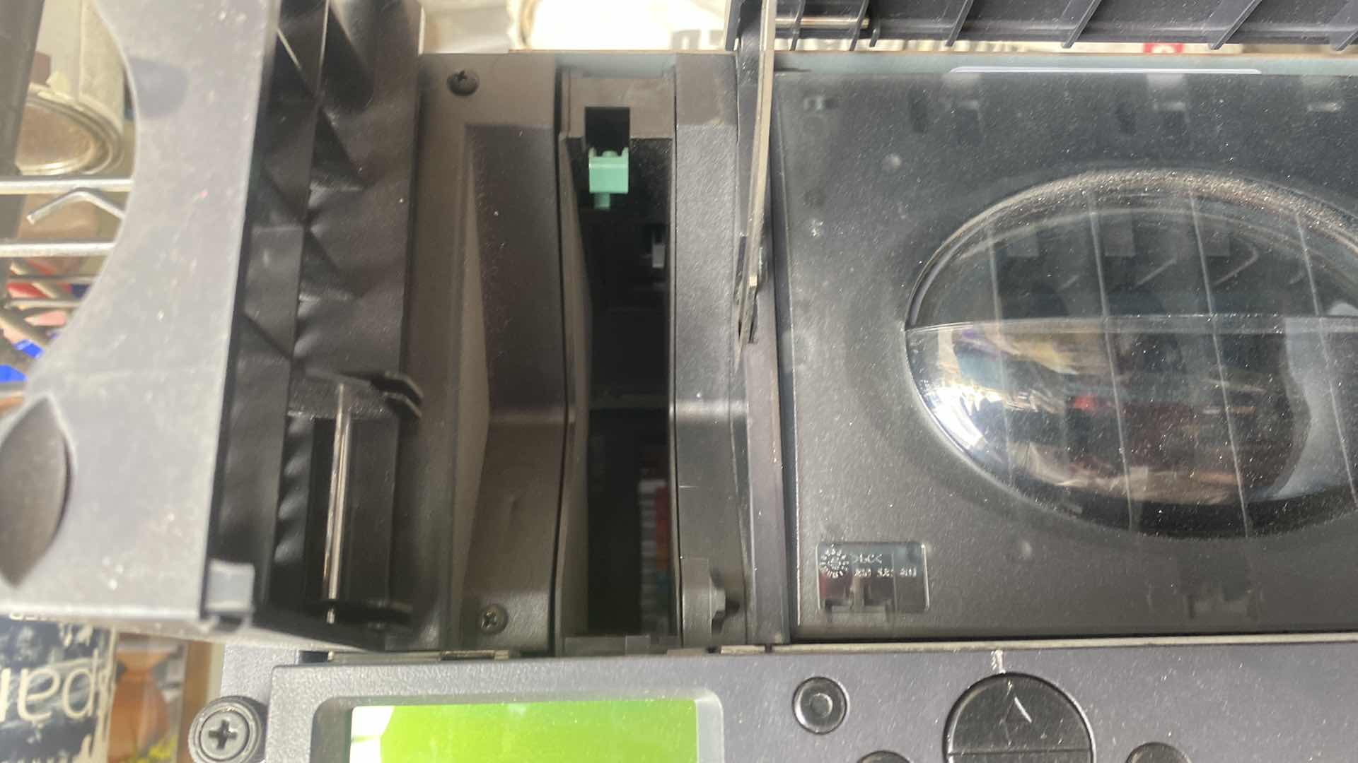 Photo 1 of DELL POWERVAILT 132T