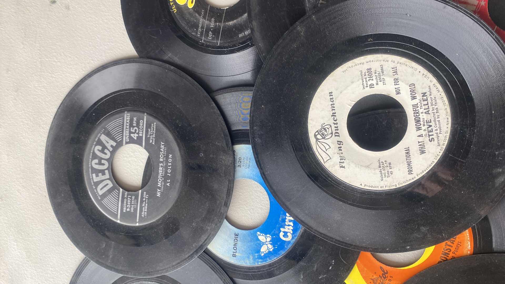 Photo 6 of 18-RECORDS 45’s & PINK FLOYD VHS CINCERT