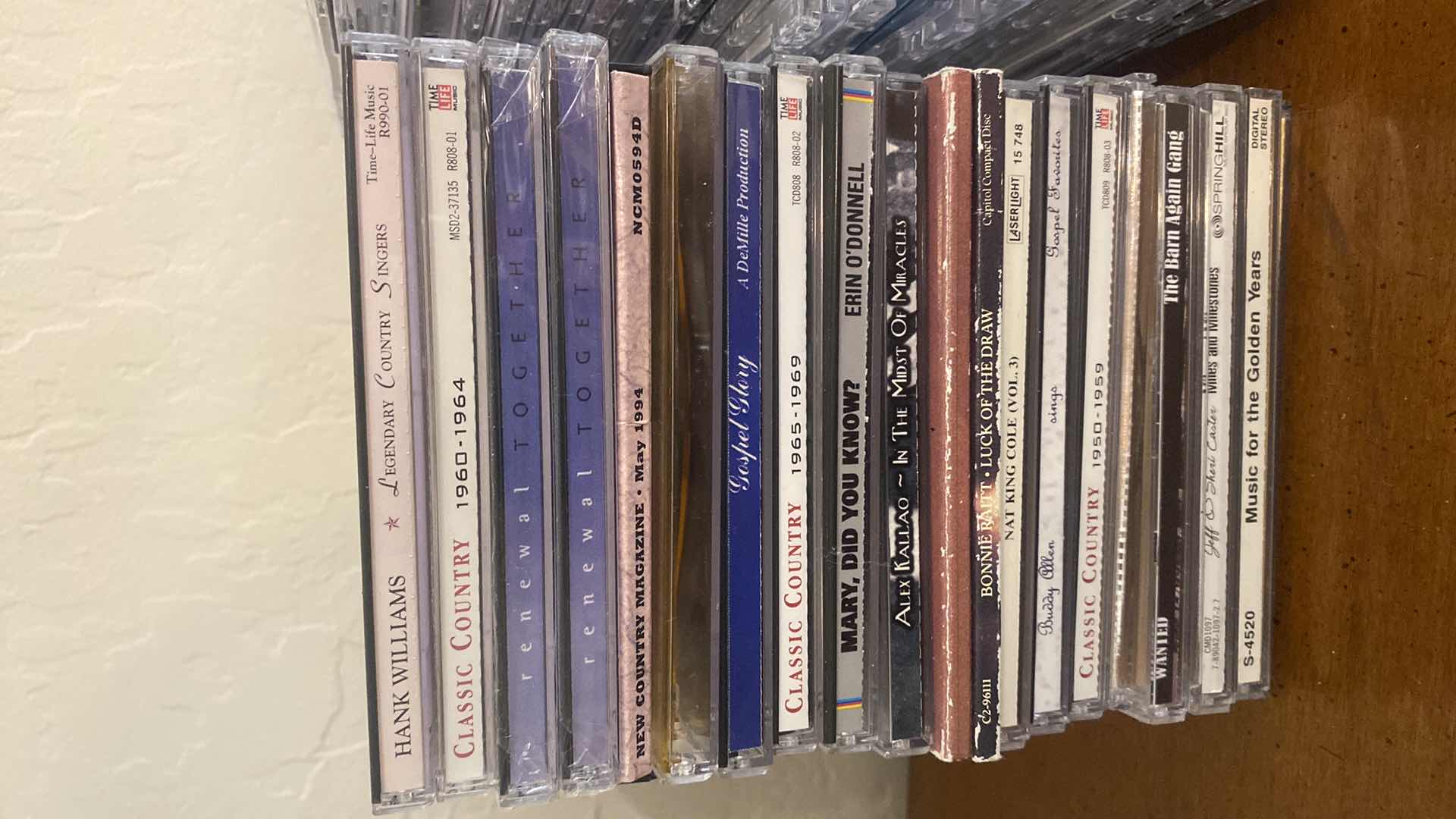 Photo 1 of CD ASSORTMENT VARIOUS ARTISTS AND GENRES