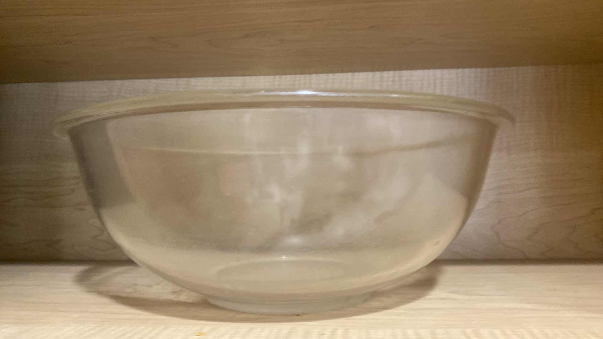 Photo 1 of CONTENTS OF KITCHEN CABINET-BOWLS & PYREX RECTANGULAR BAKEWARE