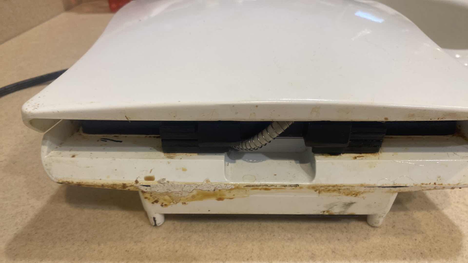 Photo 1 of GE FAMILY SIZE BELGIAN WAFFLE MAKER