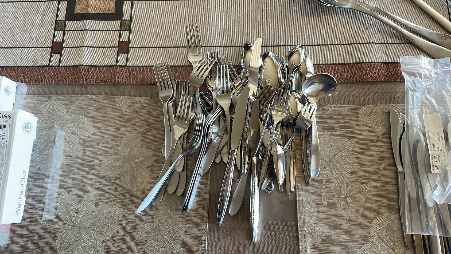 Photo 1 of CAMBRIDGE AND INTERNATIONAL DECORATIOR SILVERWARE 48 PCS