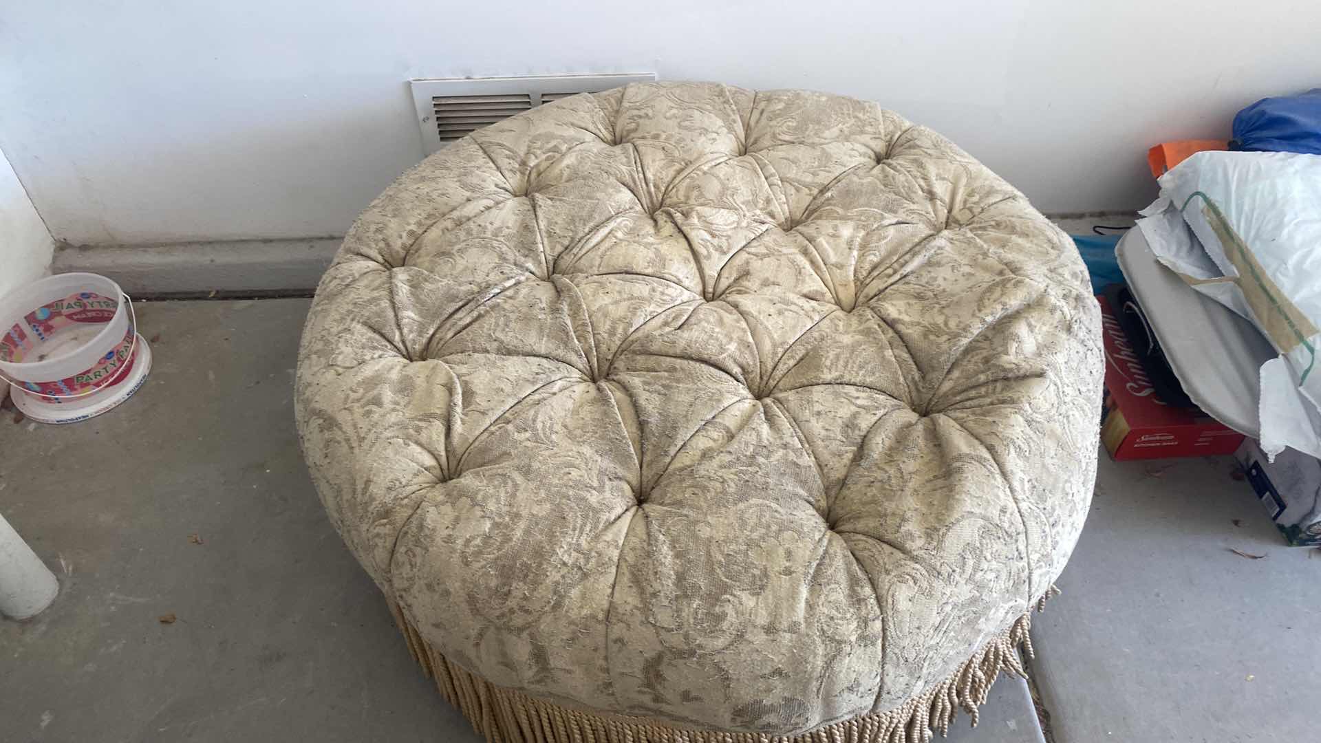 Photo 1 of 40” OTTOMAN H17”