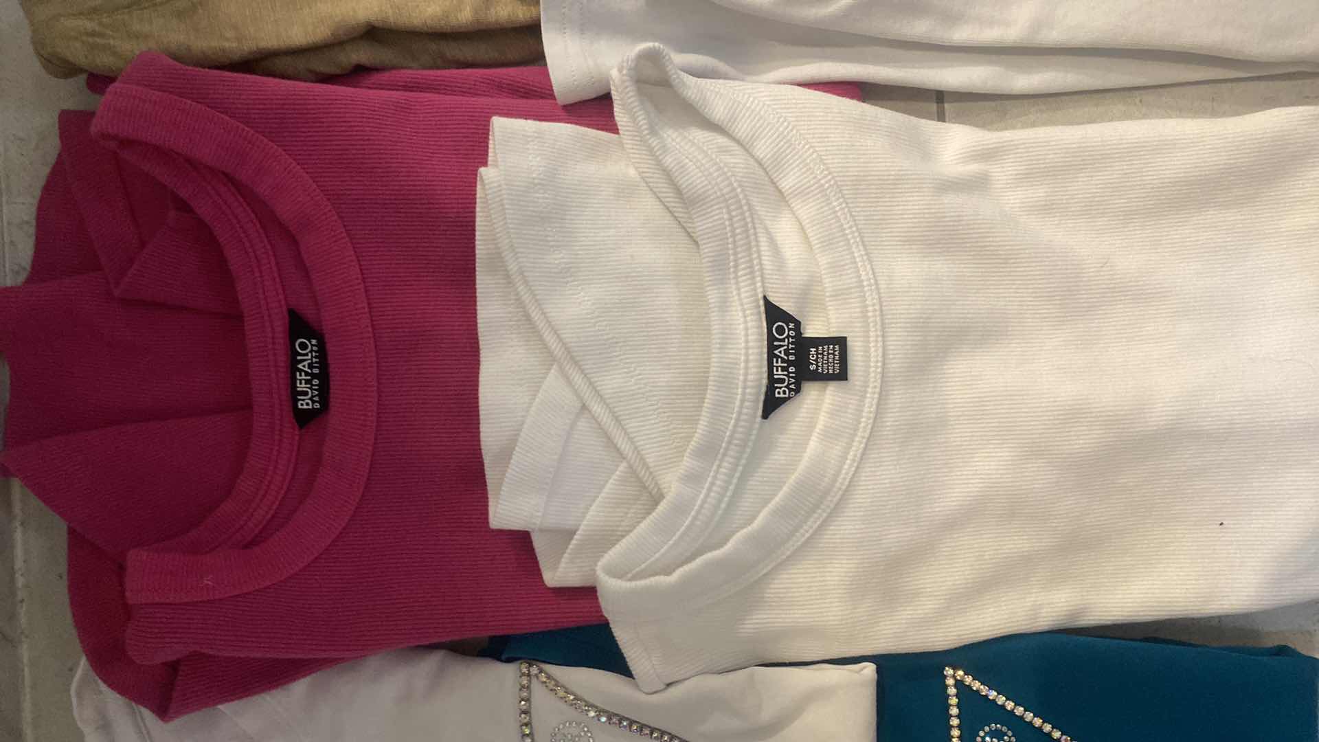 Photo 1 of 6 WOMENS TEE SHIRTS ASSORTED SIZES & BRANDS