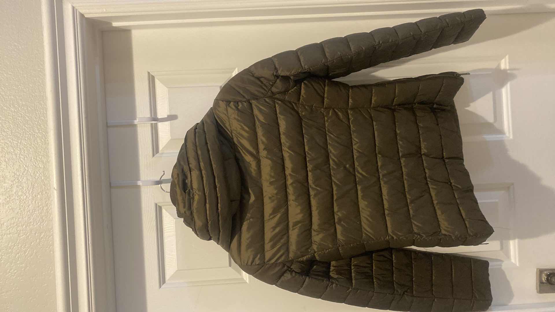 Photo 1 of ANTONIO MILANIA WOMENS SIZE MEDIUM PUFFY JACKET WITH HOOD