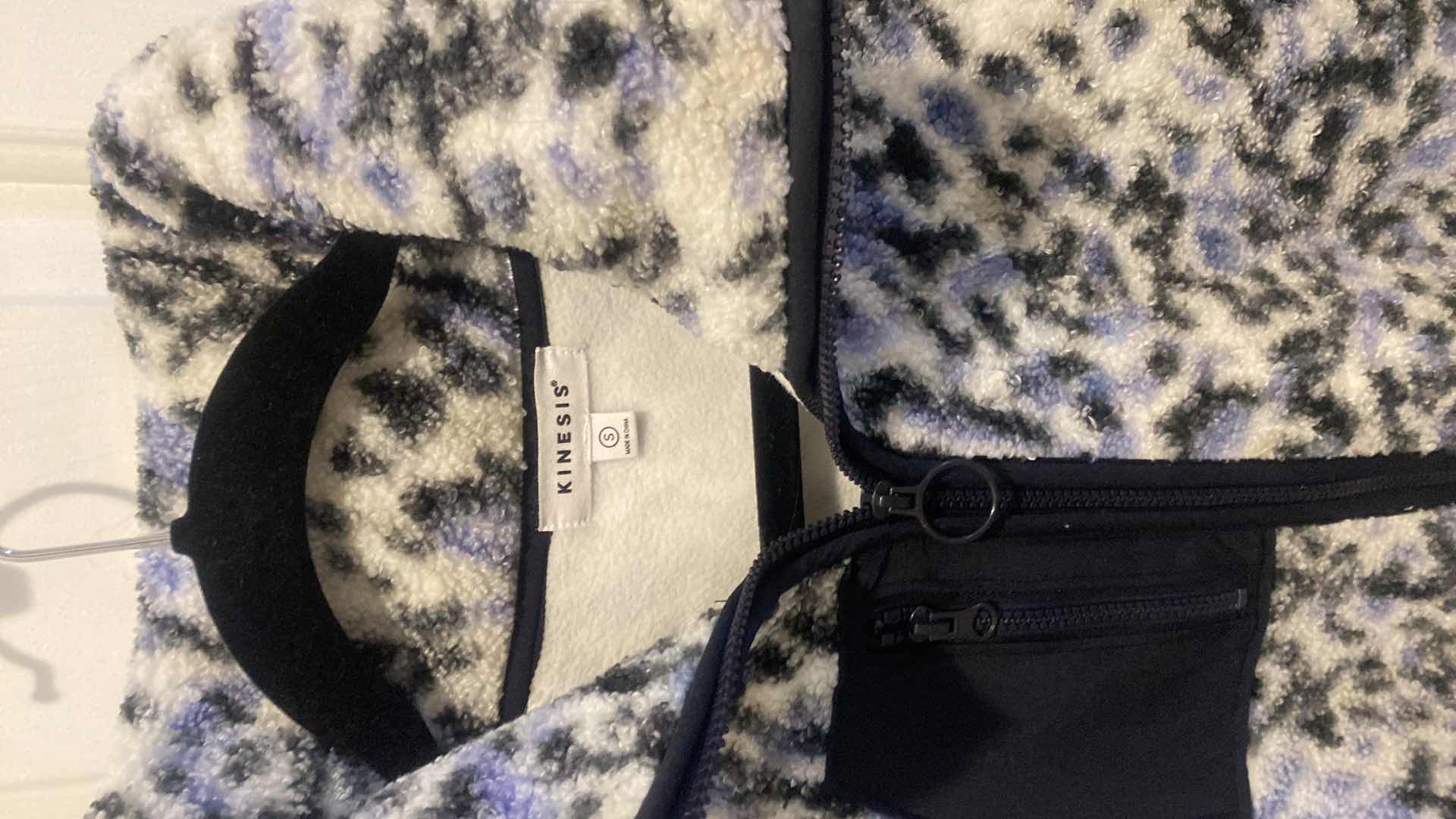 Photo 1 of KENESIS PERFORMANCE WEAR WOMENS SIZE SMALL OVERSIZED JACKET & 2 SIZE LARGE LEGGINGS