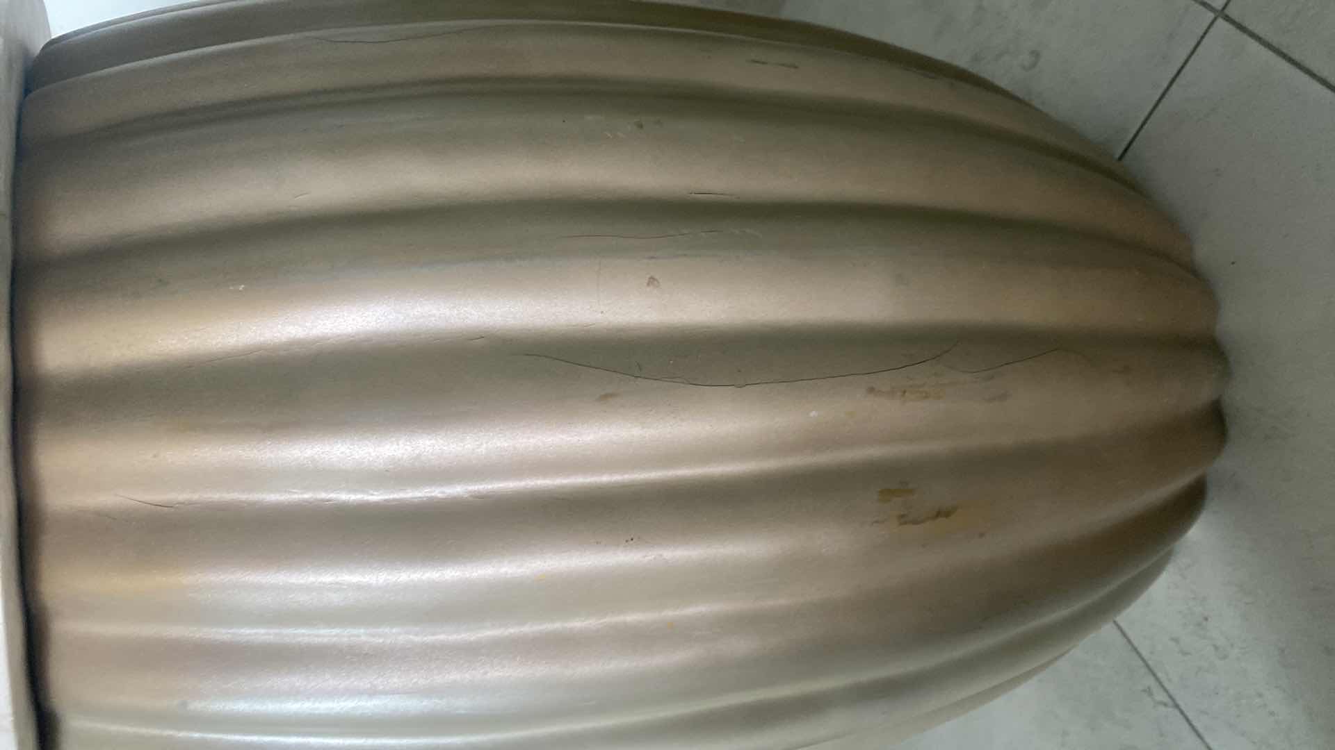 Photo 1 of 14 1/2” ROUND FLUTED TABLE WITH FAUX X MARBLE TOP H23”