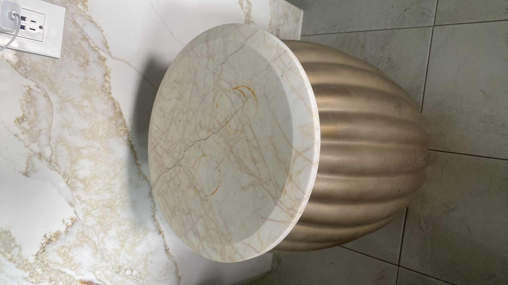 Photo 1 of 14 1/2” ROUND FLUTED TABLE WITH FAUX X MARBLE TOP H23”