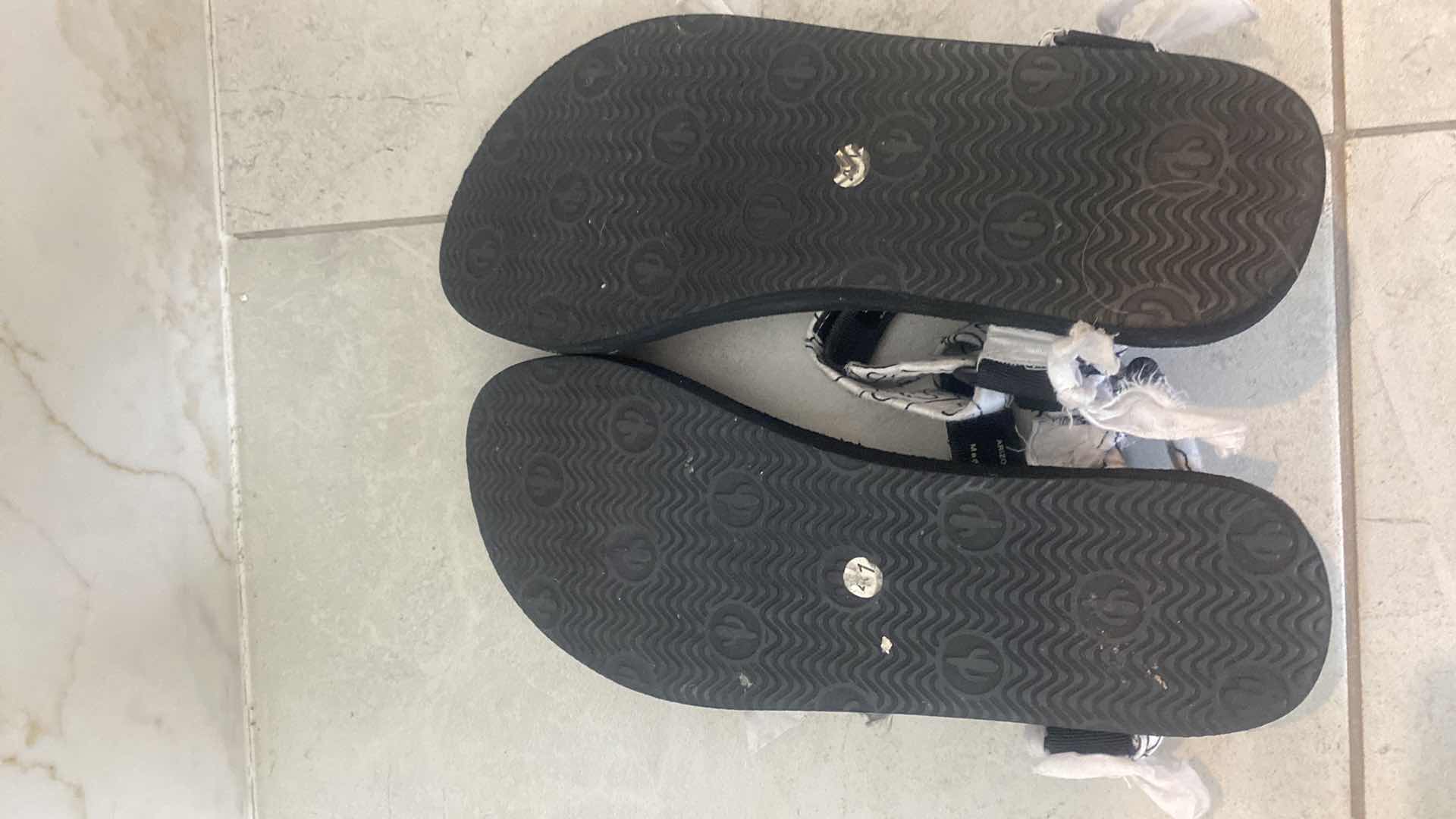 Photo 1 of ARIZONA LOVE WOMENS SIZE 41 (10) TREKY SANDALS